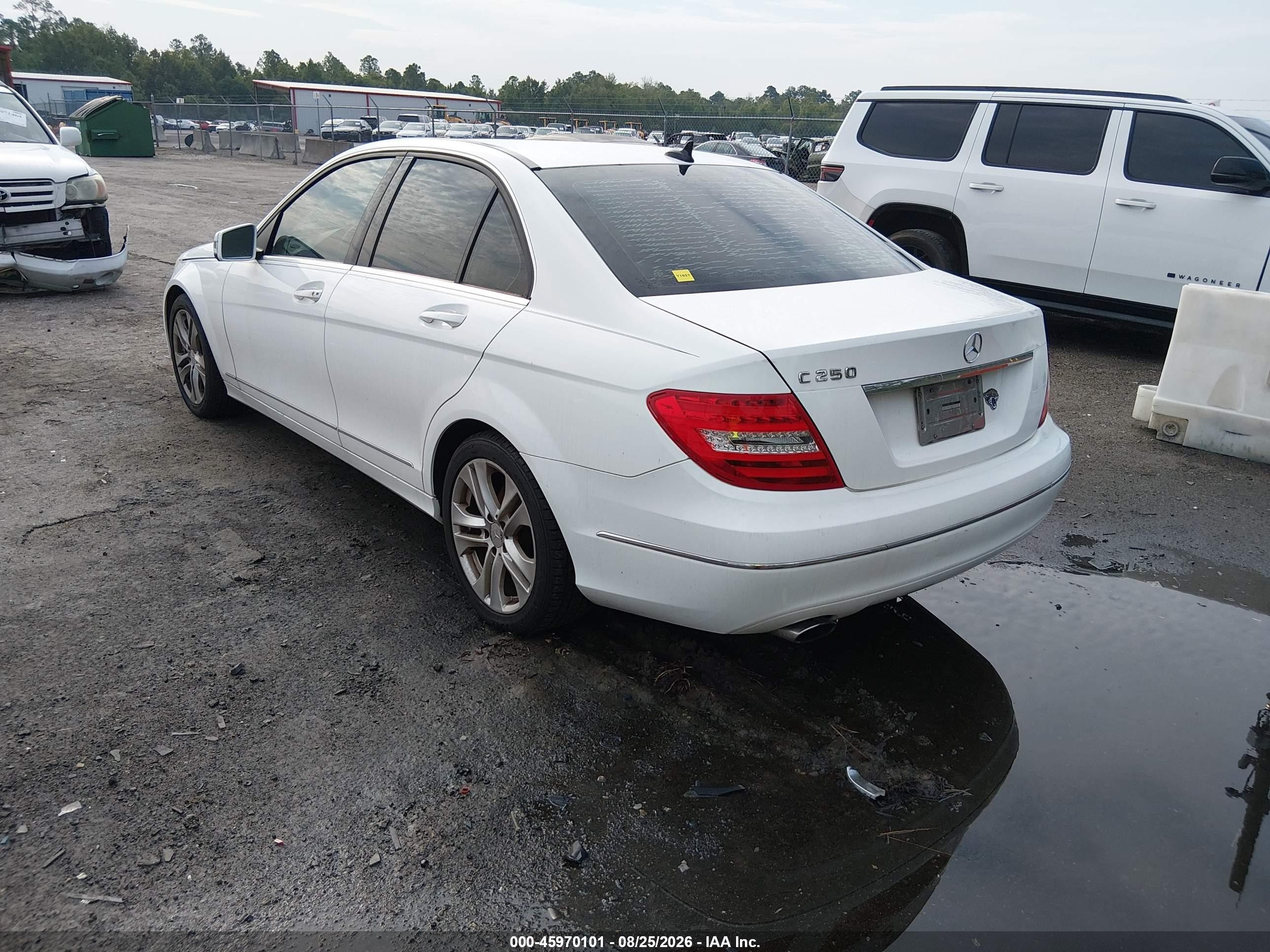 2014 Mercedes-benz C 250 Luxury White vin: WDDGF4HB6EG246856