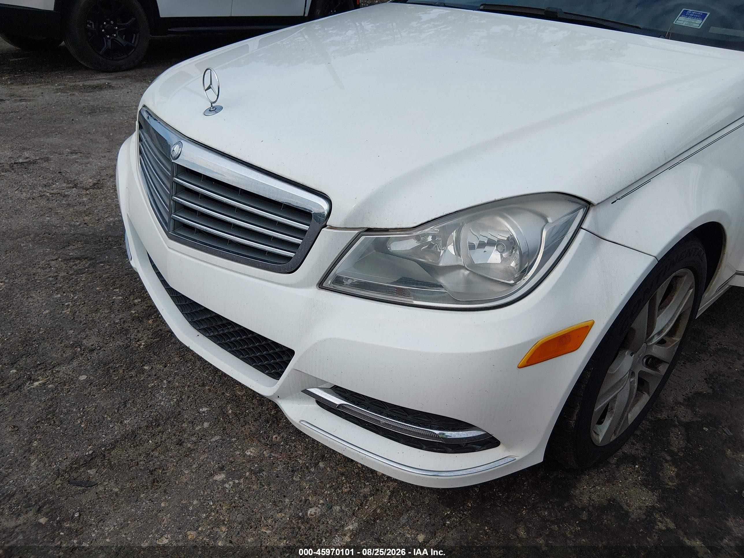2014 Mercedes-benz C 250 Luxury White vin: WDDGF4HB6EG246856