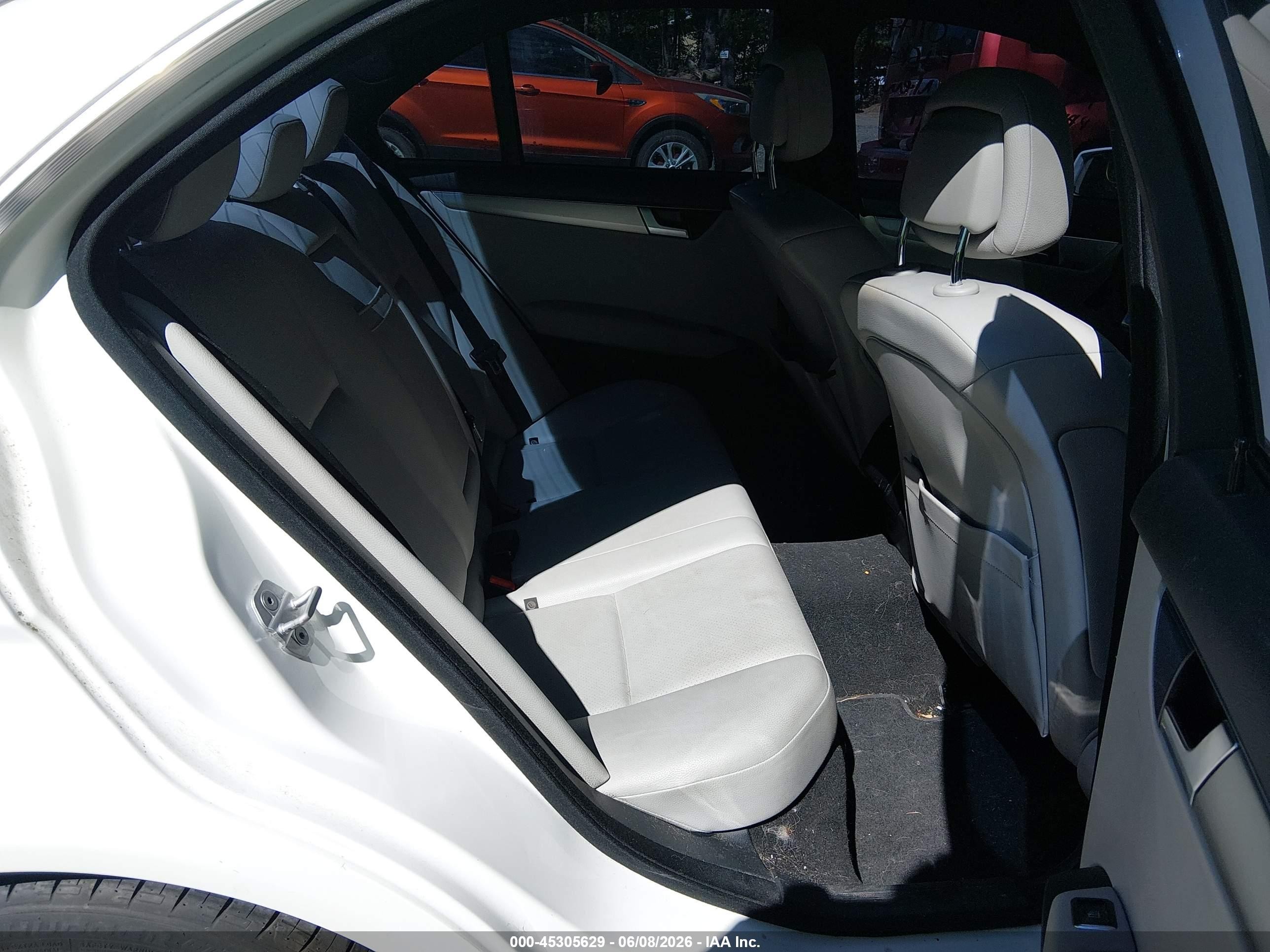 2014 Mercedes-benz C 250 Sport White vin: WDDGF4HB6ER314478
