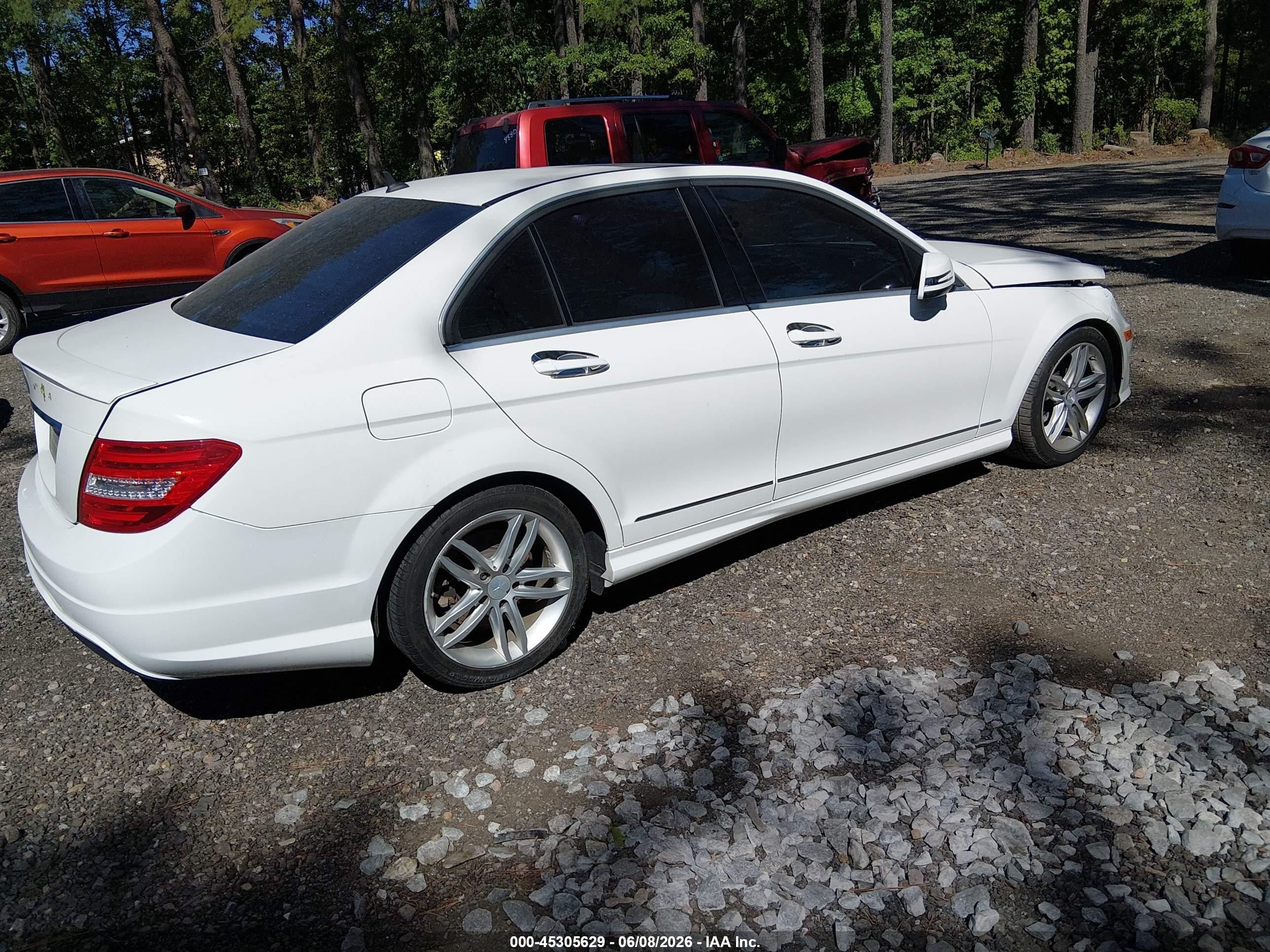 2014 Mercedes-benz C 250 Sport White vin: WDDGF4HB6ER314478