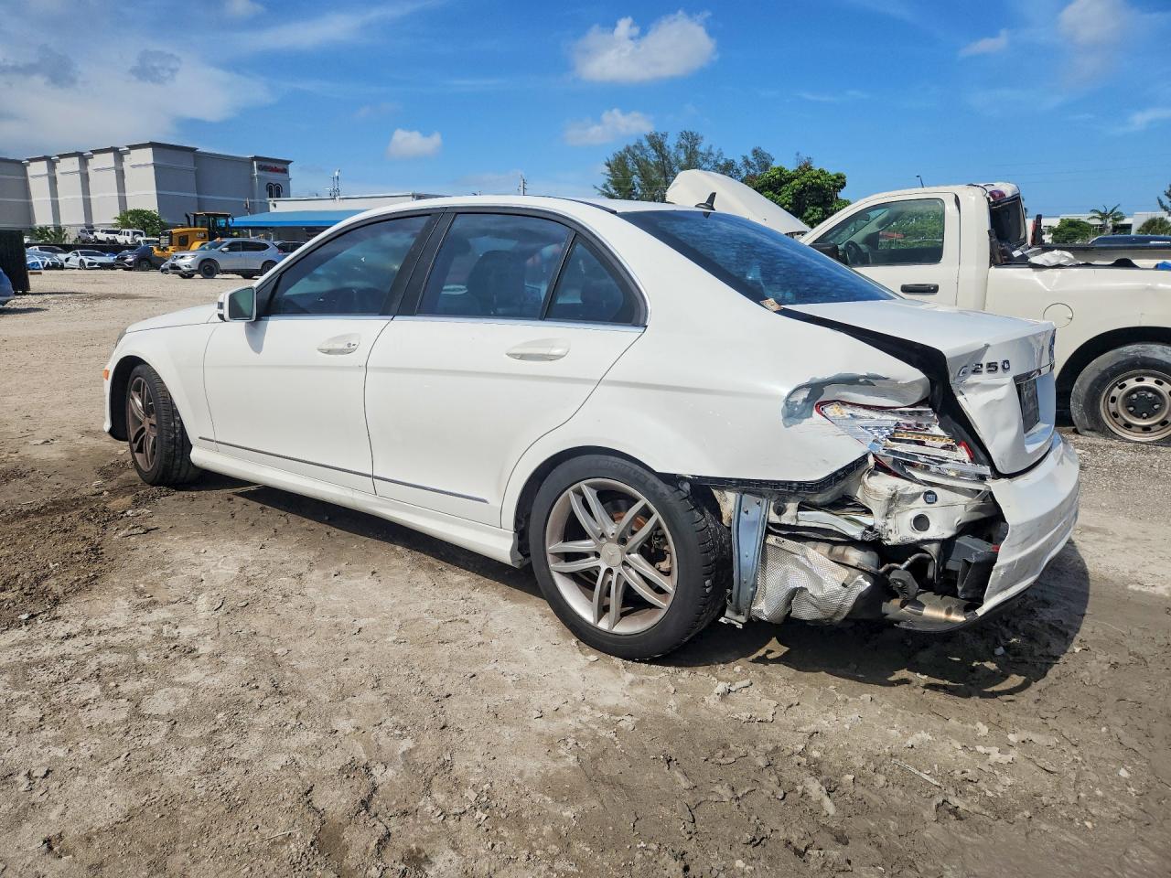 2014 Mercedes-benz C 250 Белый vin: WDDGF4HB6ER316148