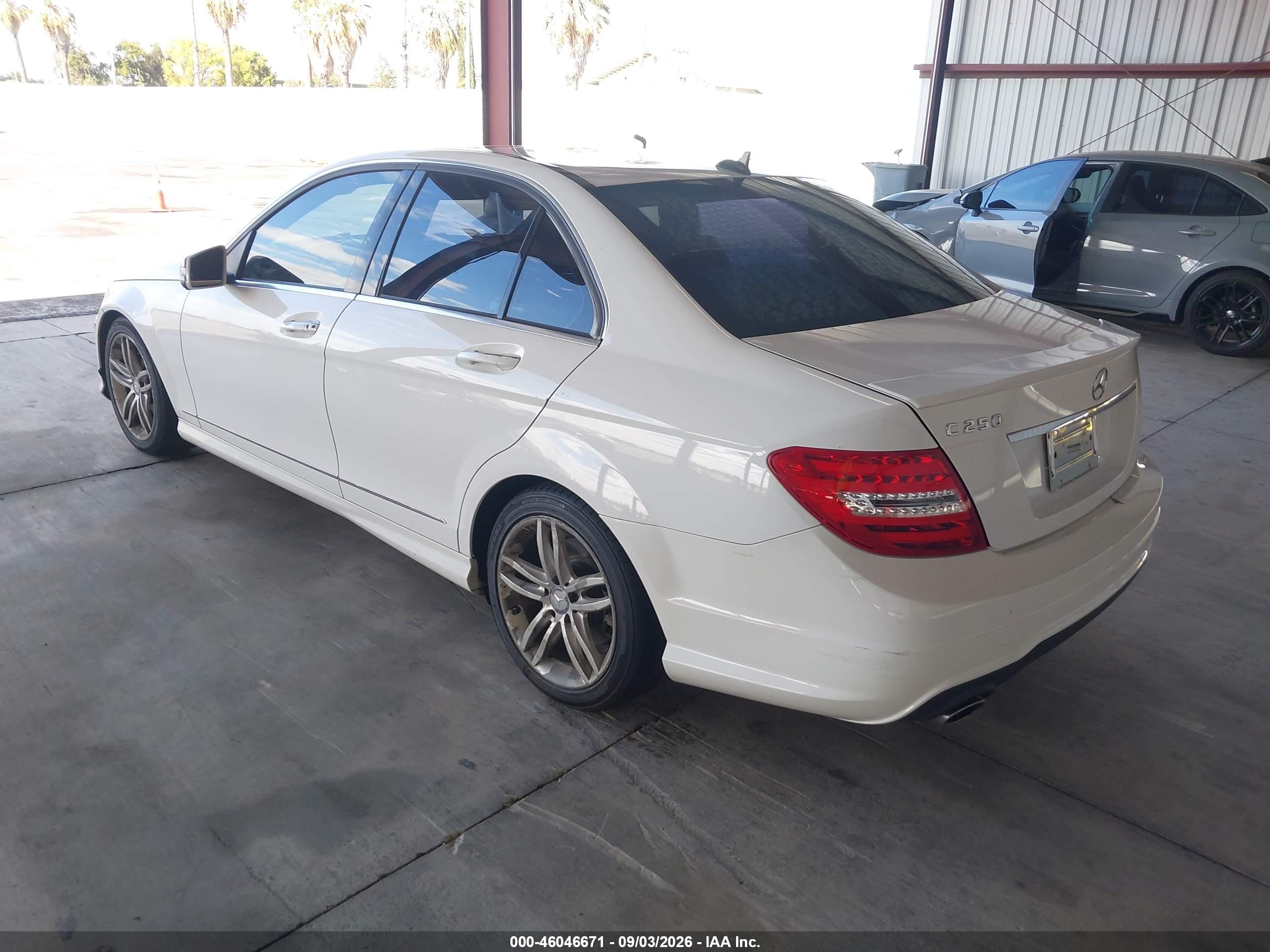 2014 Mercedes-benz C 250 Sport White vin: WDDGF4HB6ER316182