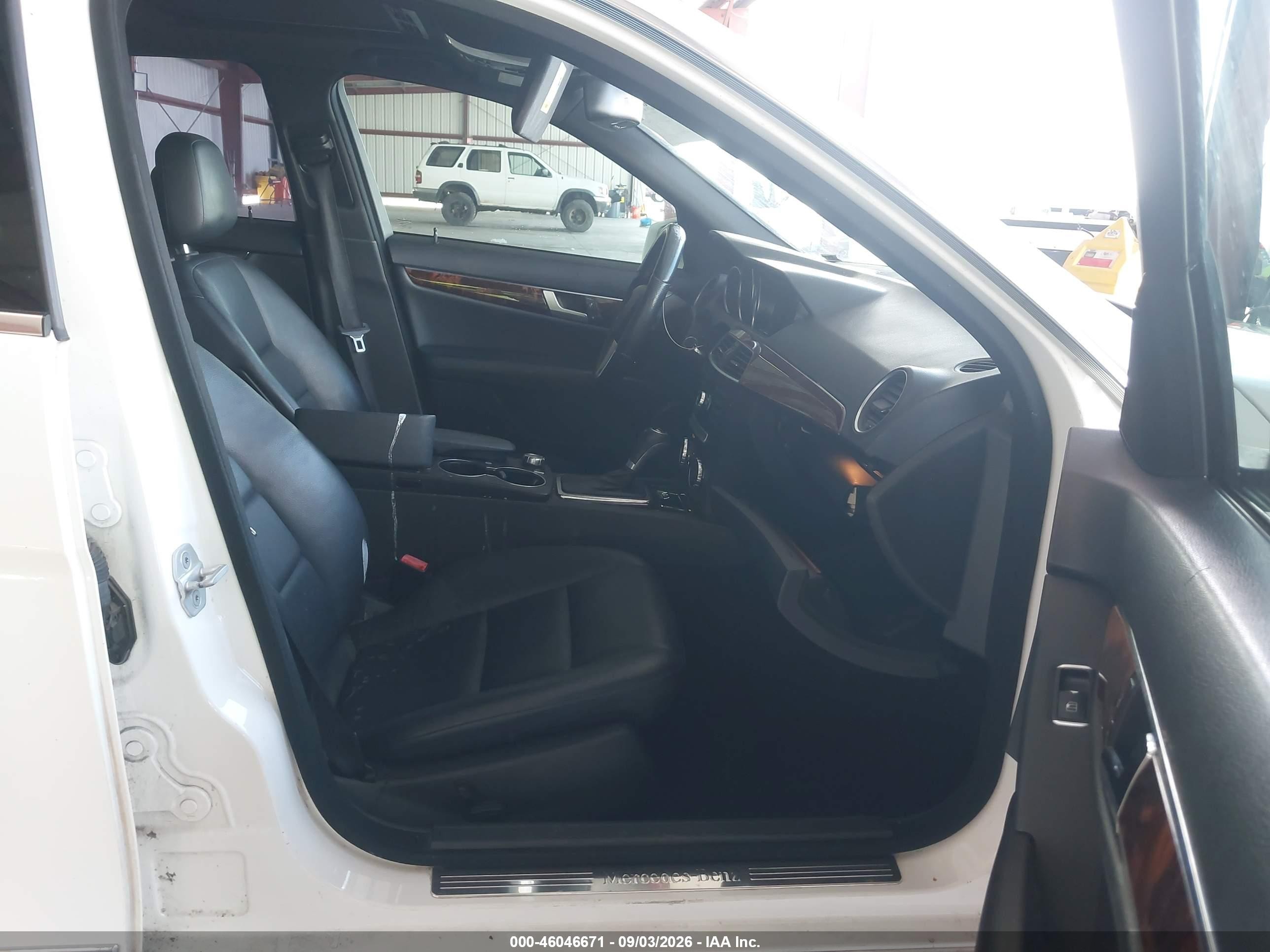 2014 Mercedes-benz C 250 Sport White vin: WDDGF4HB6ER316182