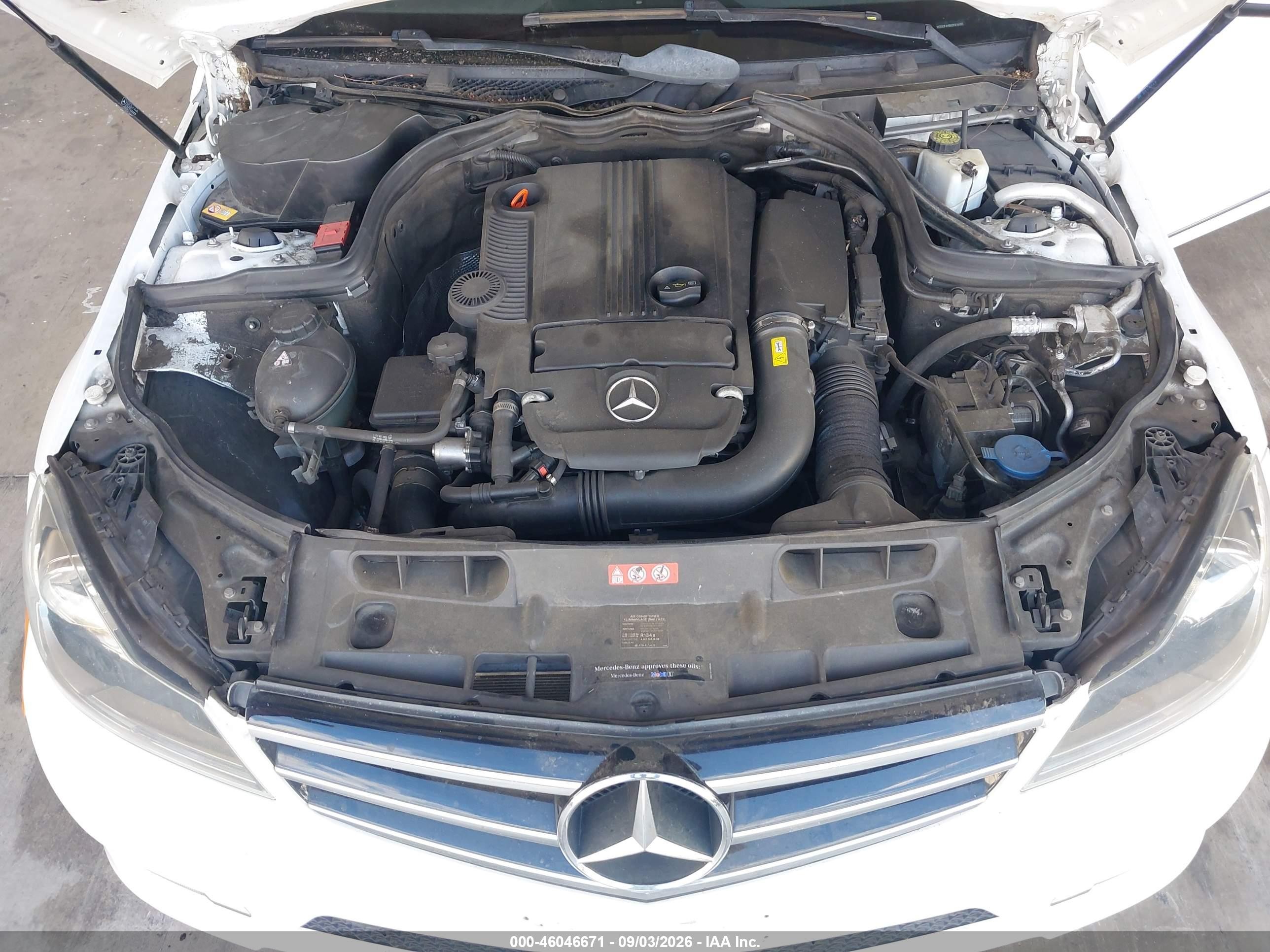 2014 Mercedes-benz C 250 Sport White vin: WDDGF4HB6ER316182