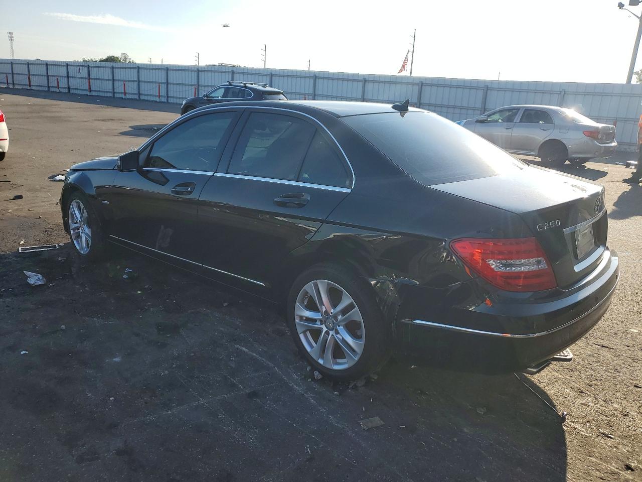 2012 Mercedes-benz C 250 Черный vin: WDDGF4HB7CA623579