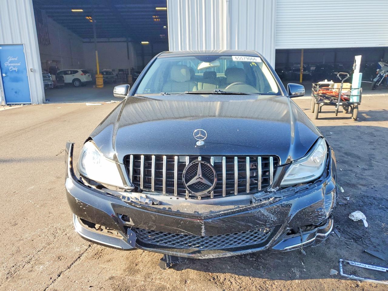 2012 Mercedes-benz C 250 Черный vin: WDDGF4HB7CA623579