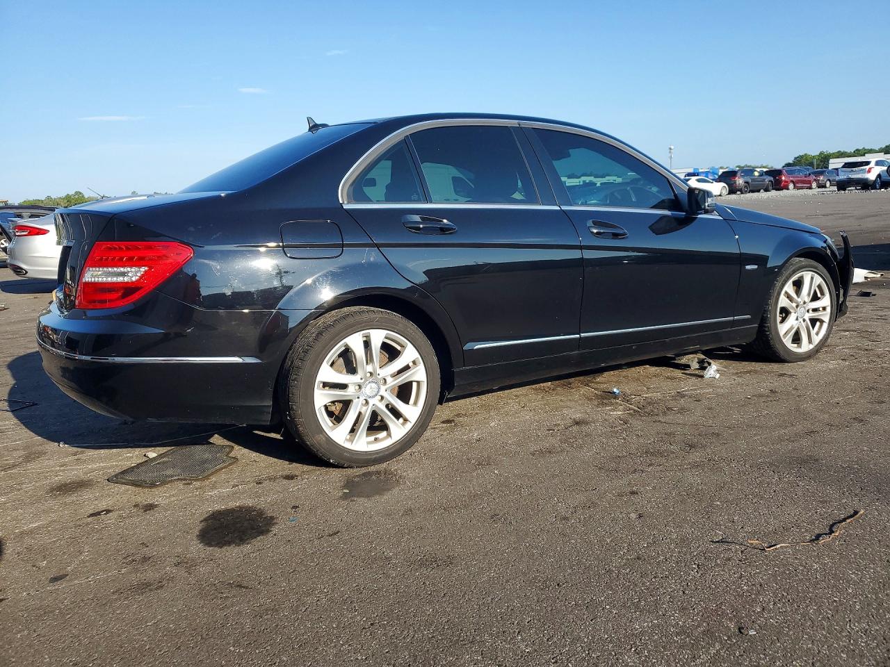 2012 Mercedes-benz C 250 Черный vin: WDDGF4HB7CA623579