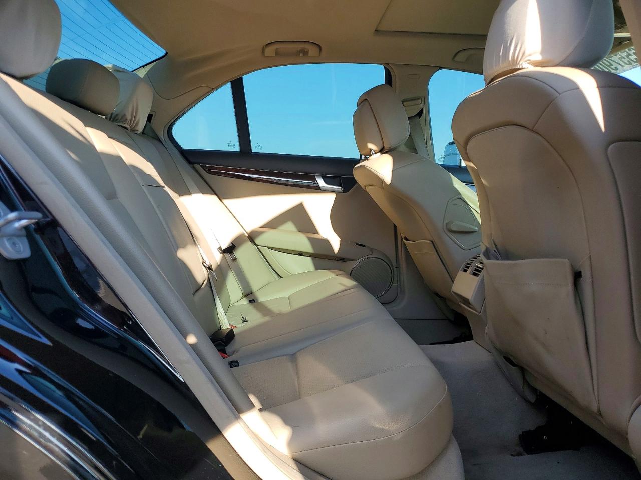 2012 Mercedes-benz C 250 Черный vin: WDDGF4HB7CA623579
