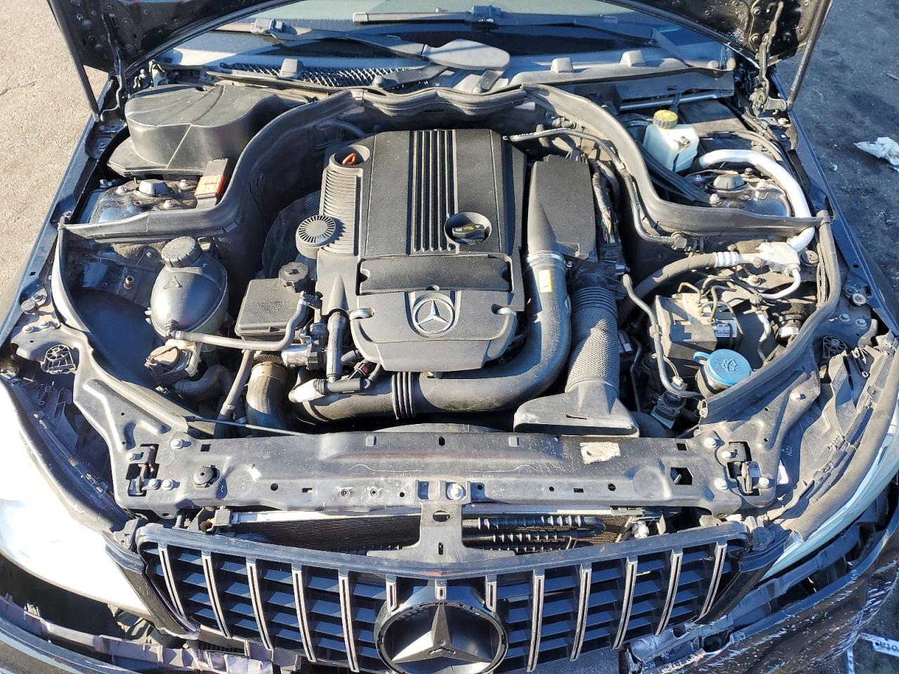 2012 Mercedes-benz C 250 Черный vin: WDDGF4HB7CA623579