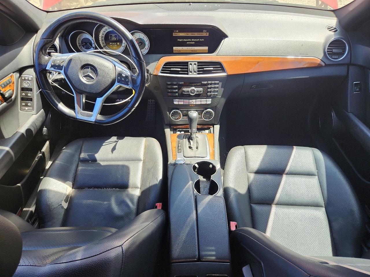 2012 Mercedes-benz C 250 Красный vin: WDDGF4HB7CR203418