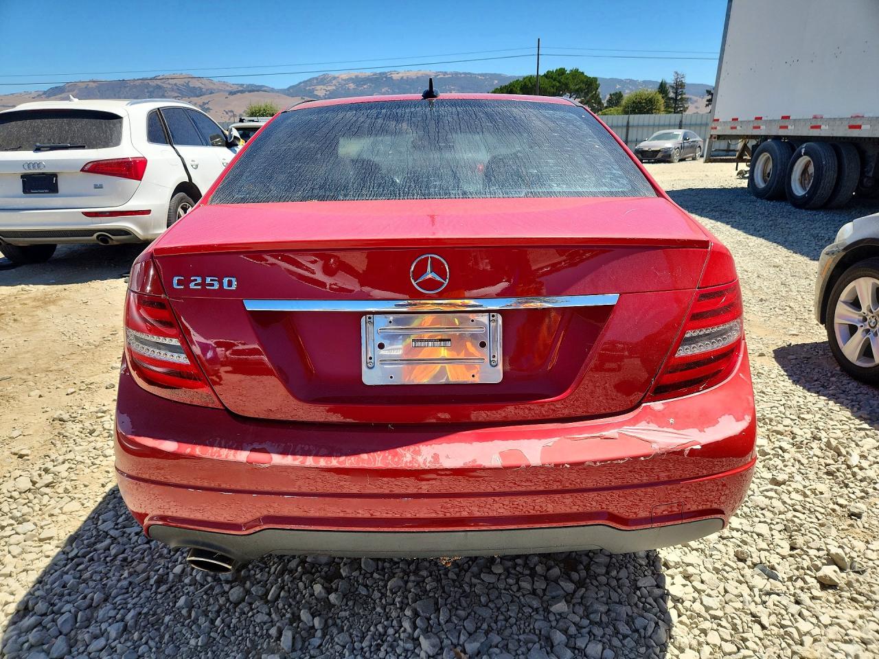 2012 Mercedes-benz C 250 Красный vin: WDDGF4HB7CR203418