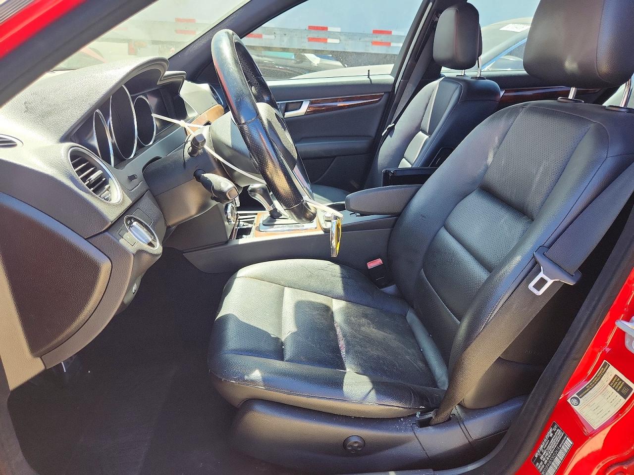 2012 Mercedes-benz C 250 Красный vin: WDDGF4HB7CR203418