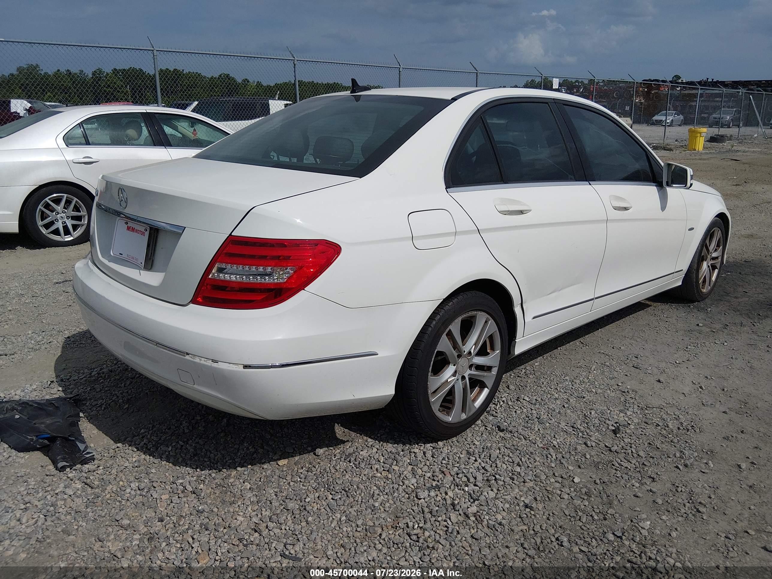 2012 Mercedes-benz C 250 Luxury White vin: WDDGF4HB7CR215326