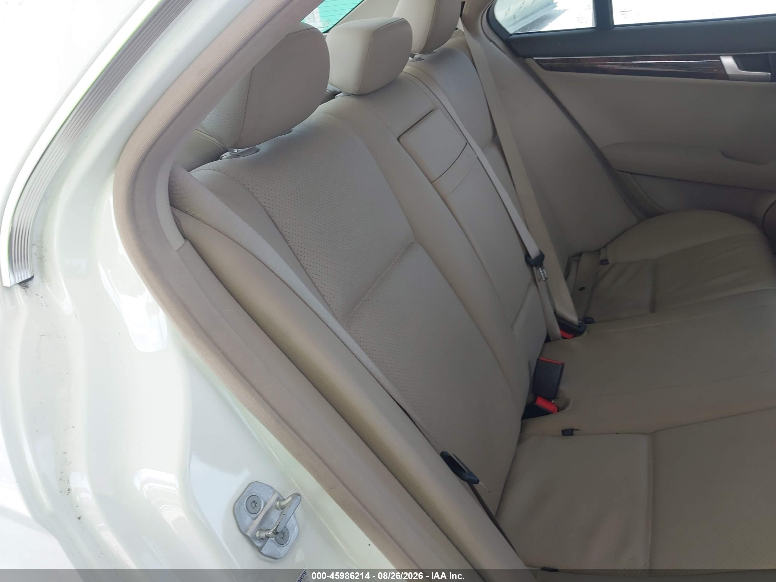 2012 Mercedes-benz C 250 Sport White vin: WDDGF4HB7CR219389