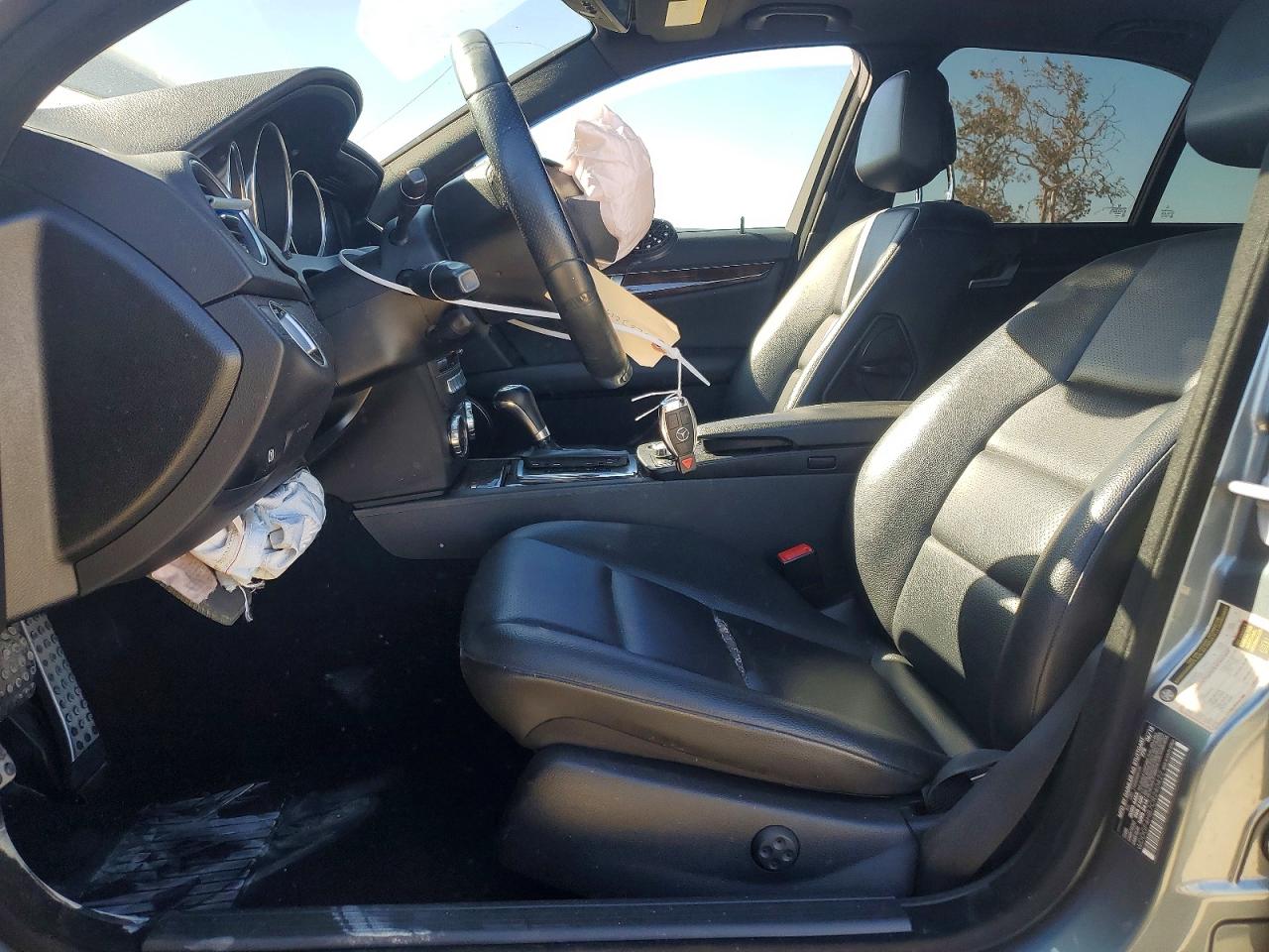 2012 Mercedes-benz C 250 Серый vin: WDDGF4HB7CR240422