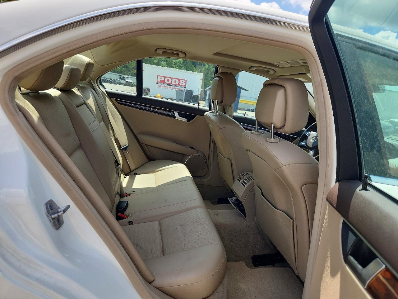 2013 Mercedes-benz C 250 White vin: WDDGF4HB7DA771541
