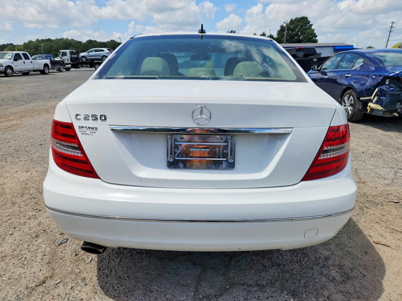 2013 Mercedes-benz C 250 White vin: WDDGF4HB7DA771541