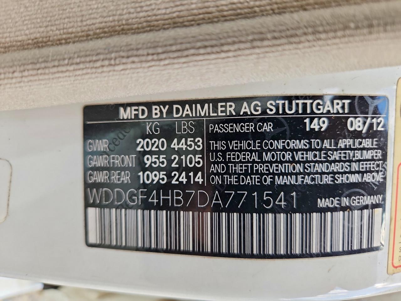 2013 Mercedes-benz C 250 White vin: WDDGF4HB7DA771541
