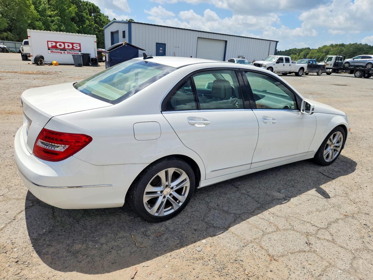 2013 Mercedes-benz C 250 White vin: WDDGF4HB7DA771541