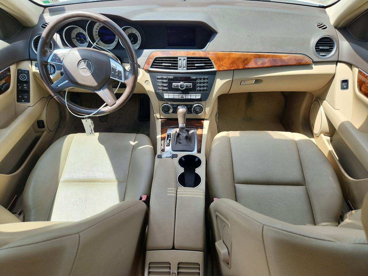 2013 Mercedes-benz C 250 White vin: WDDGF4HB7DA771541