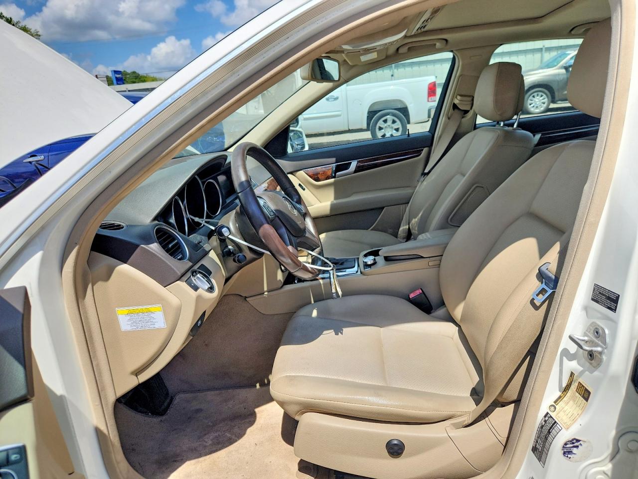2013 Mercedes-benz C 250 White vin: WDDGF4HB7DA771541