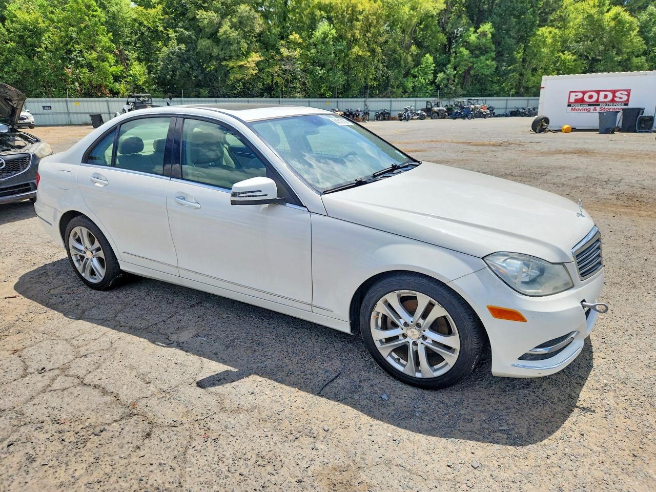 2013 Mercedes-benz C 250 White vin: WDDGF4HB7DA771541