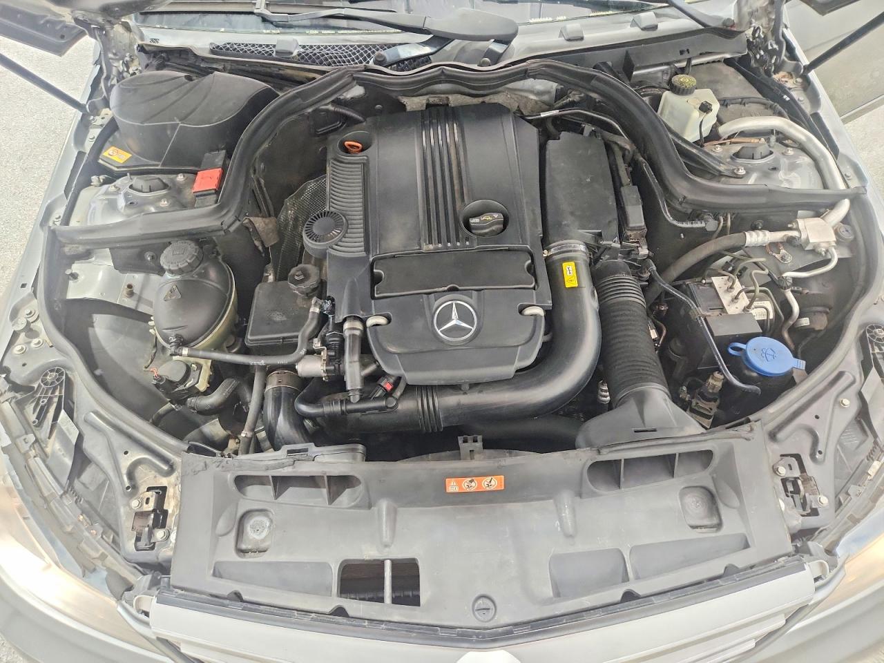 2013 Mercedes-benz C 250 Gray vin: WDDGF4HB7DA788226
