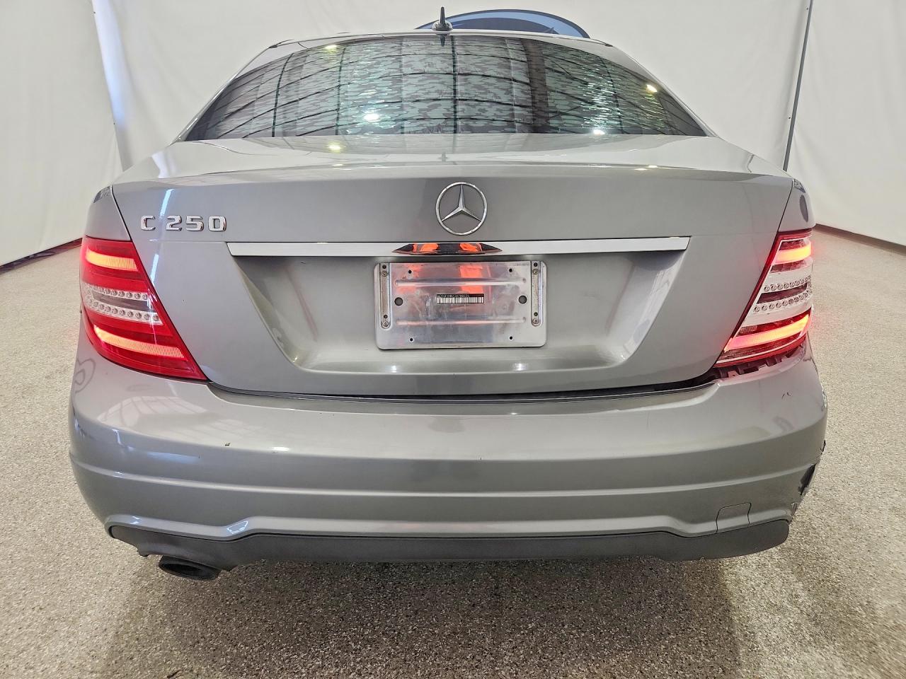 2013 Mercedes-benz C 250 Gray vin: WDDGF4HB7DA788226