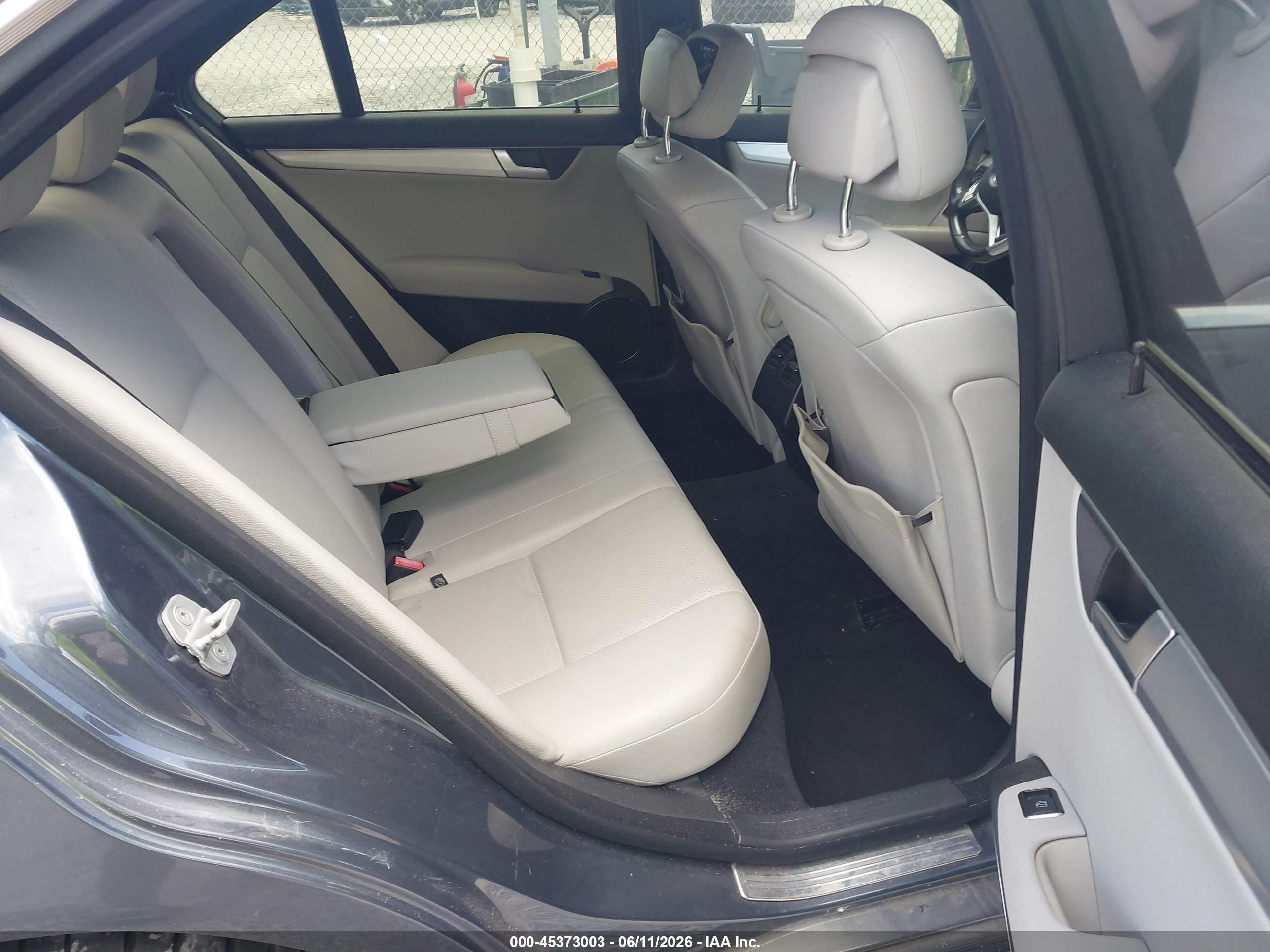 2013 Mercedes-benz C 250 Sport Blue vin: WDDGF4HB7DA808846