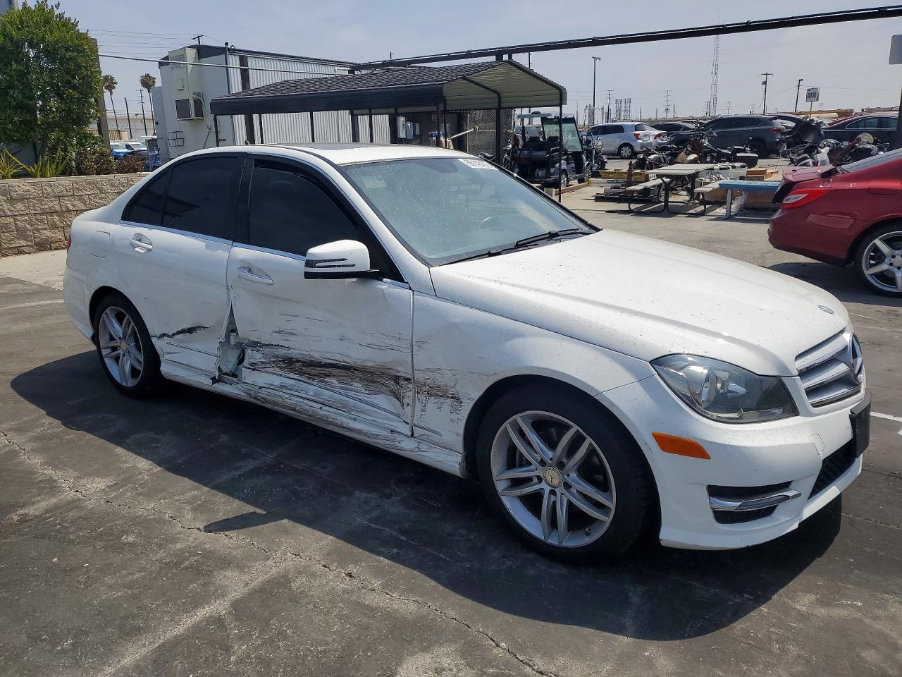 2013 Mercedes-benz C 250 White vin: WDDGF4HB7DA827901