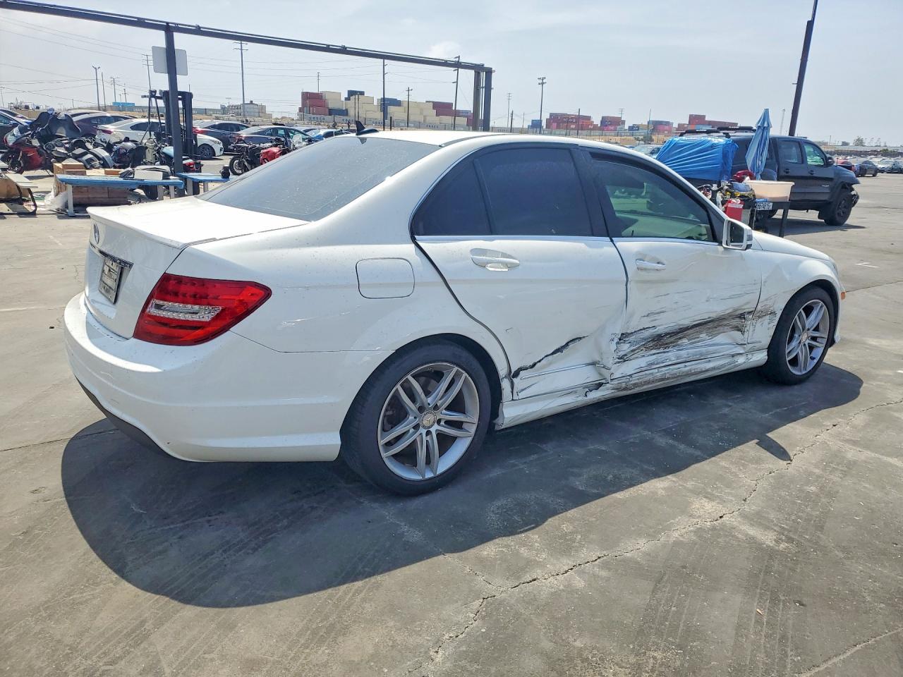 2013 Mercedes-benz C 250 White vin: WDDGF4HB7DA827901