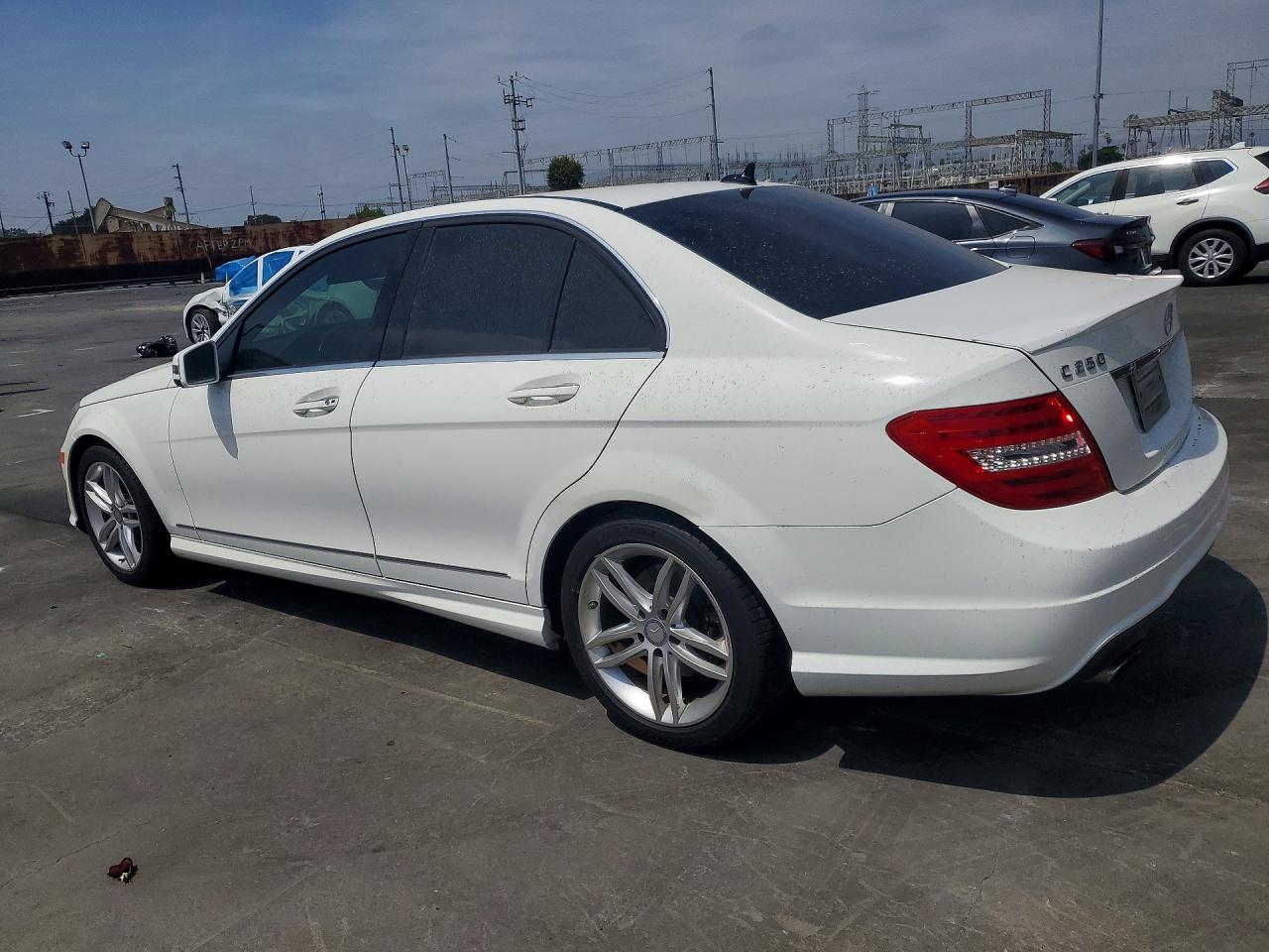 2013 Mercedes-benz C 250 White vin: WDDGF4HB7DA827901