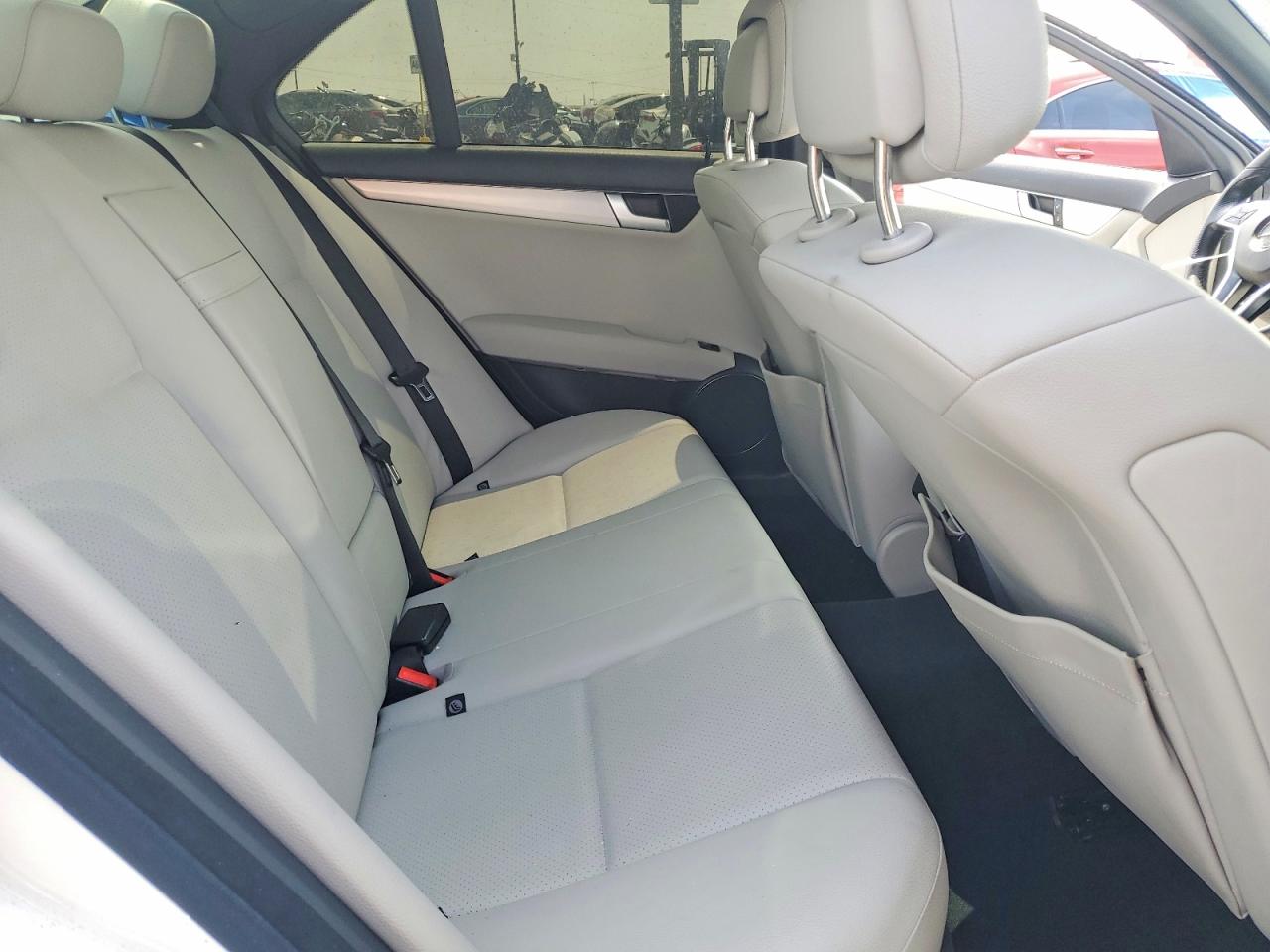 2013 Mercedes-benz C 250 White vin: WDDGF4HB7DA827901