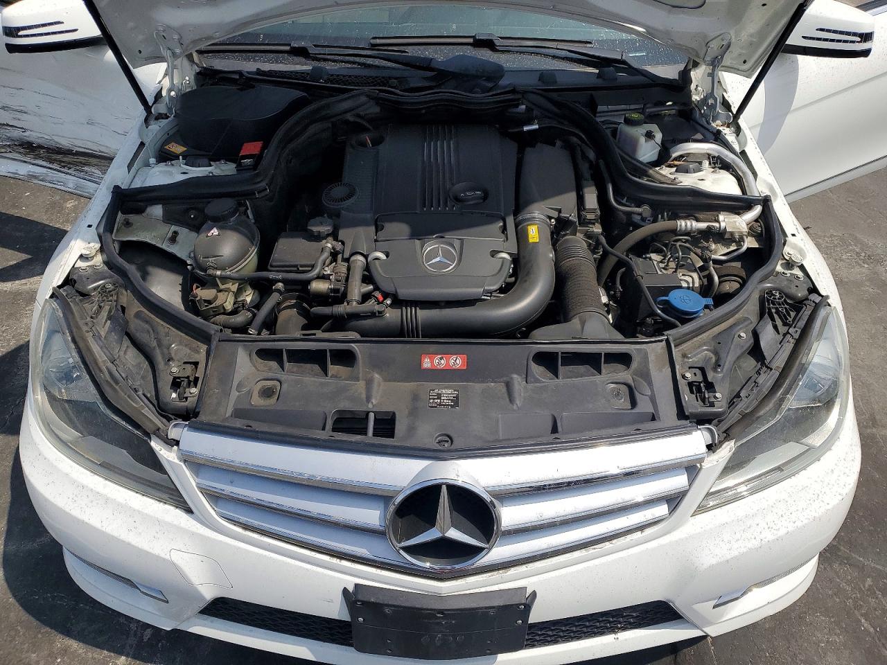 2013 Mercedes-benz C 250 White vin: WDDGF4HB7DA827901