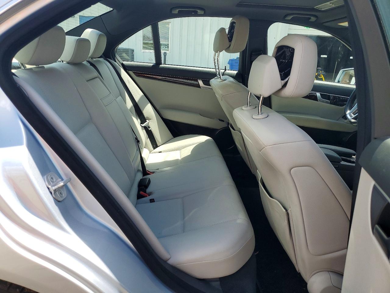 2013 Mercedes-benz C 250 Silver vin: WDDGF4HB7DA829566