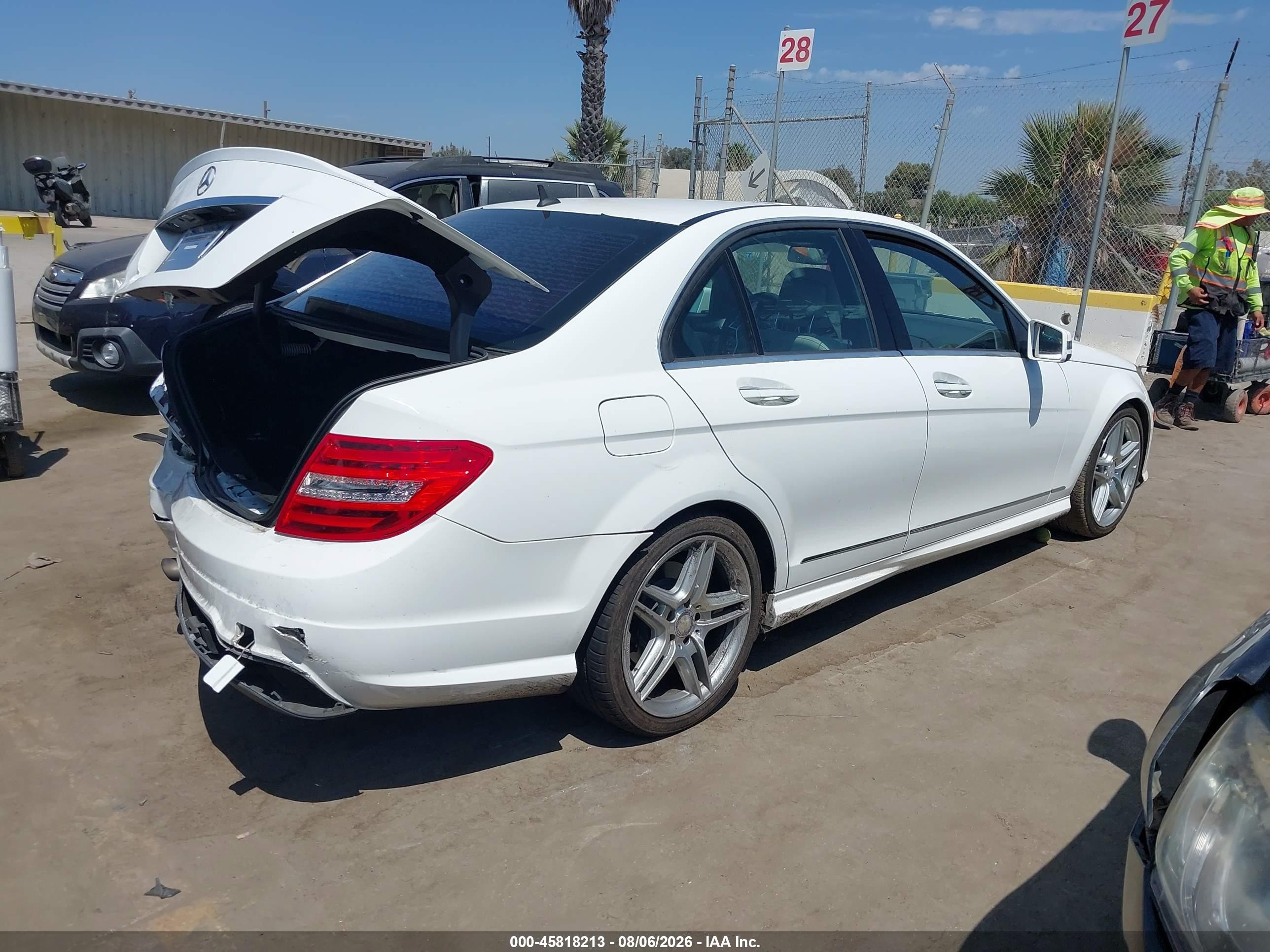 2013 Mercedes-benz C 250 Sport White vin: WDDGF4HB7DR255777