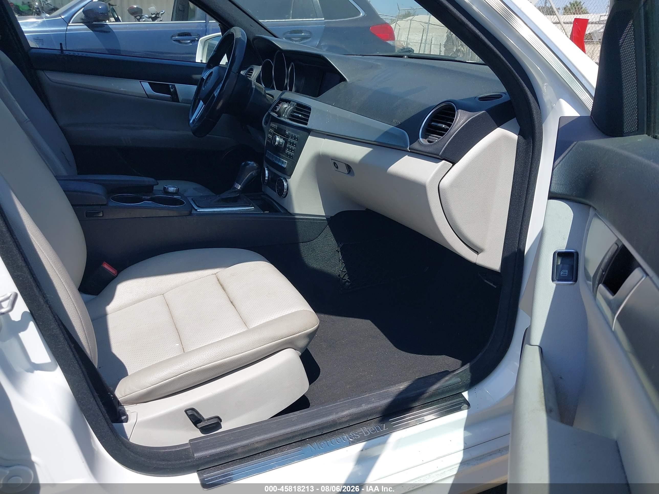 2013 Mercedes-benz C 250 Sport White vin: WDDGF4HB7DR255777