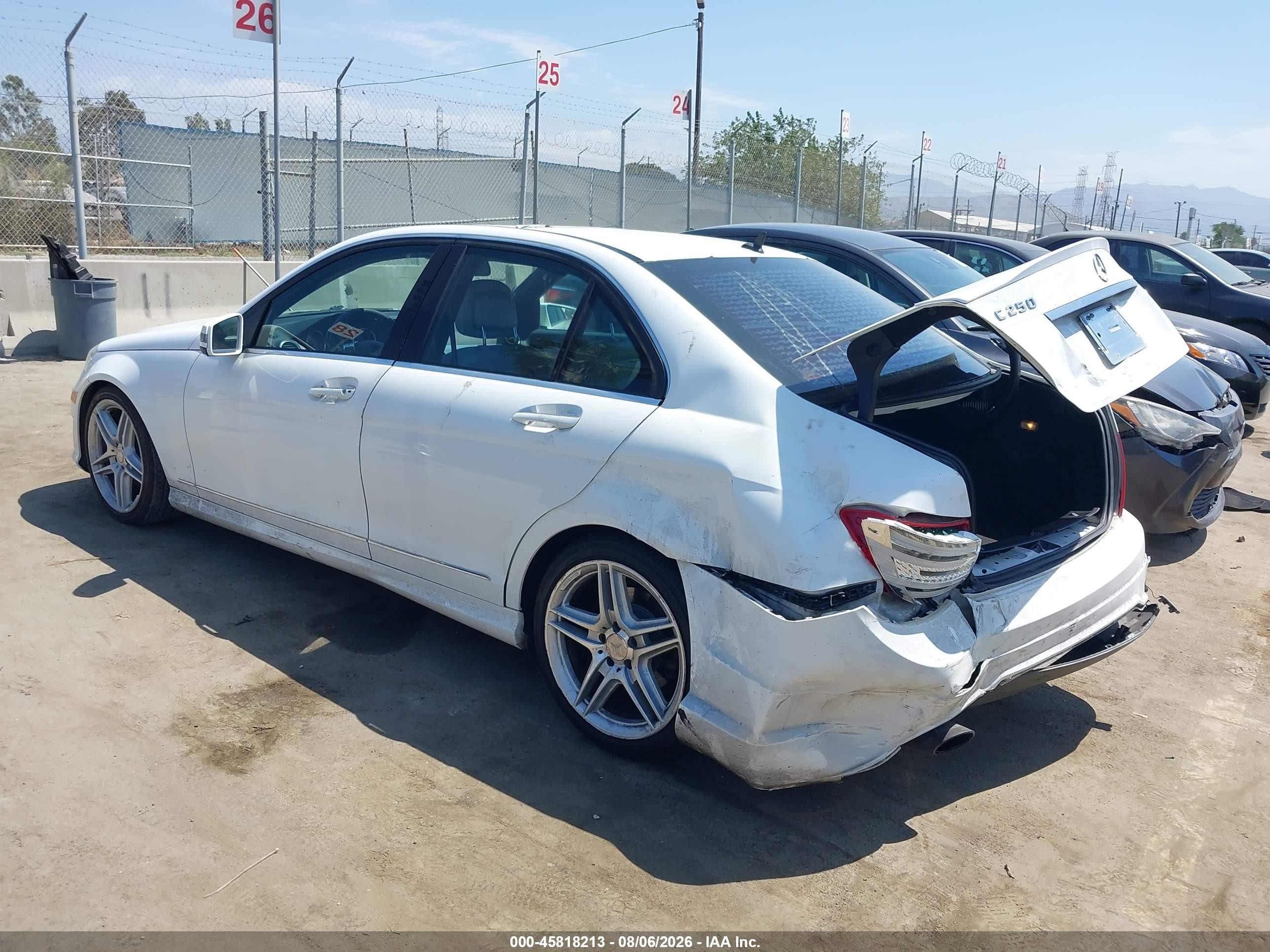 2013 Mercedes-benz C 250 Sport White vin: WDDGF4HB7DR255777