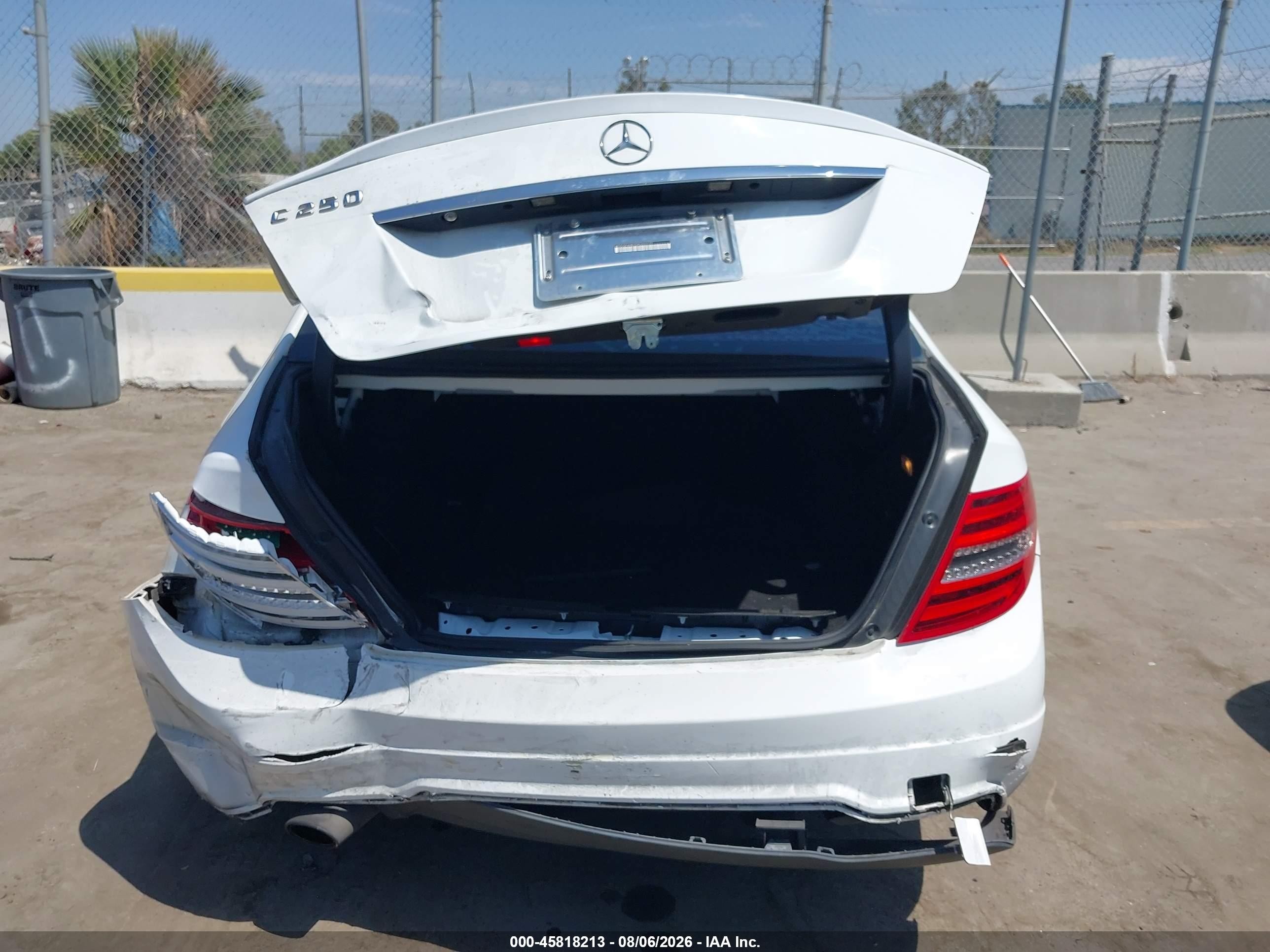 2013 Mercedes-benz C 250 Sport White vin: WDDGF4HB7DR255777