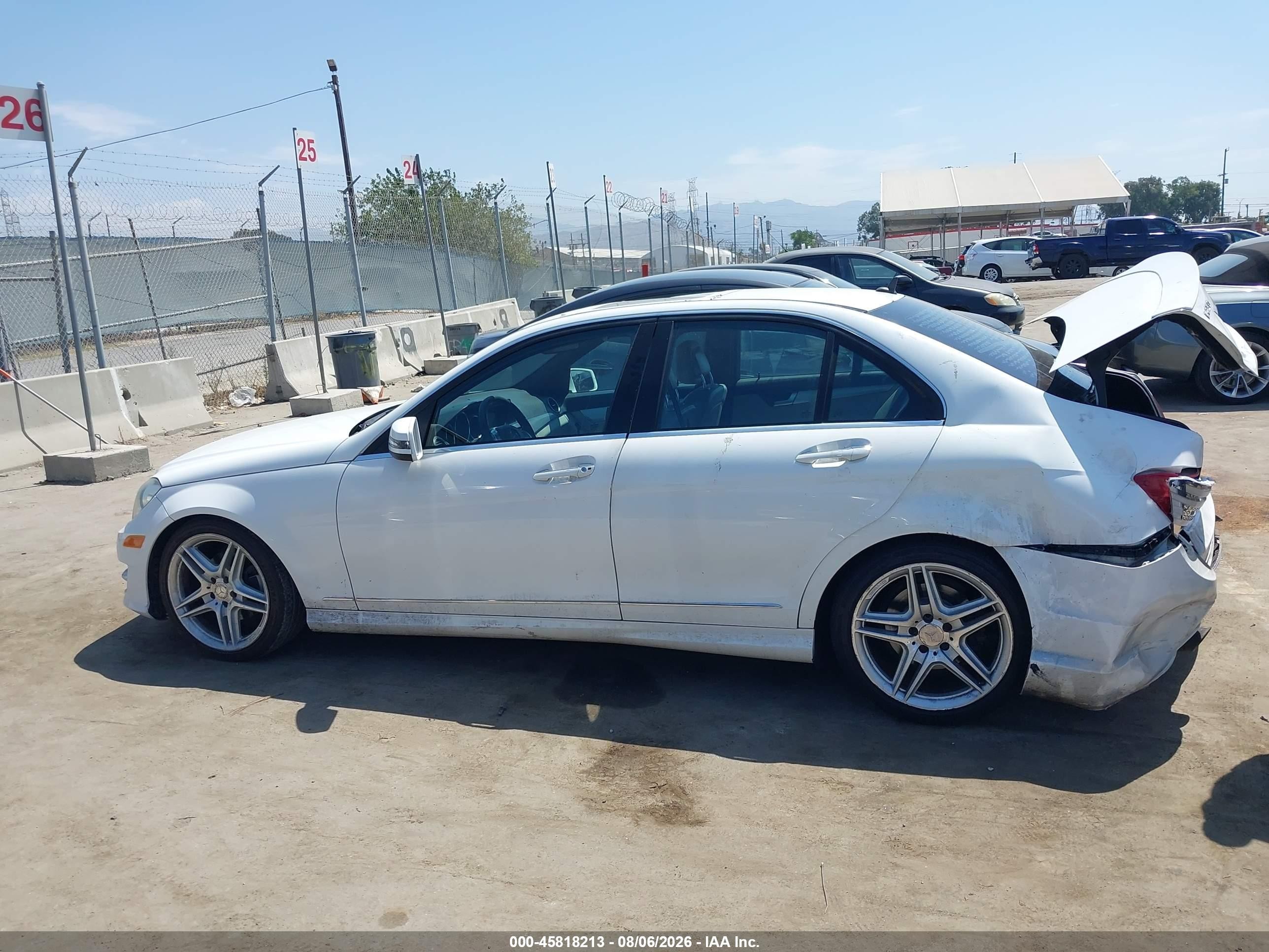 2013 Mercedes-benz C 250 Sport White vin: WDDGF4HB7DR255777