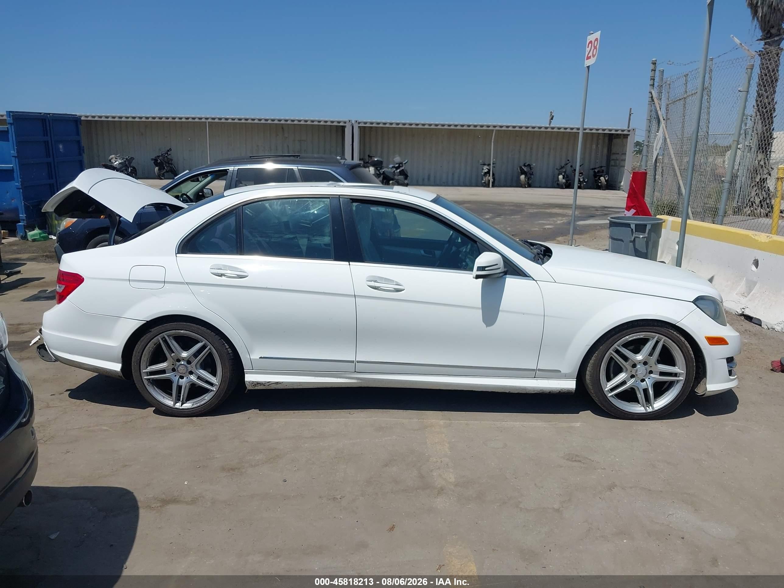 2013 Mercedes-benz C 250 Sport White vin: WDDGF4HB7DR255777