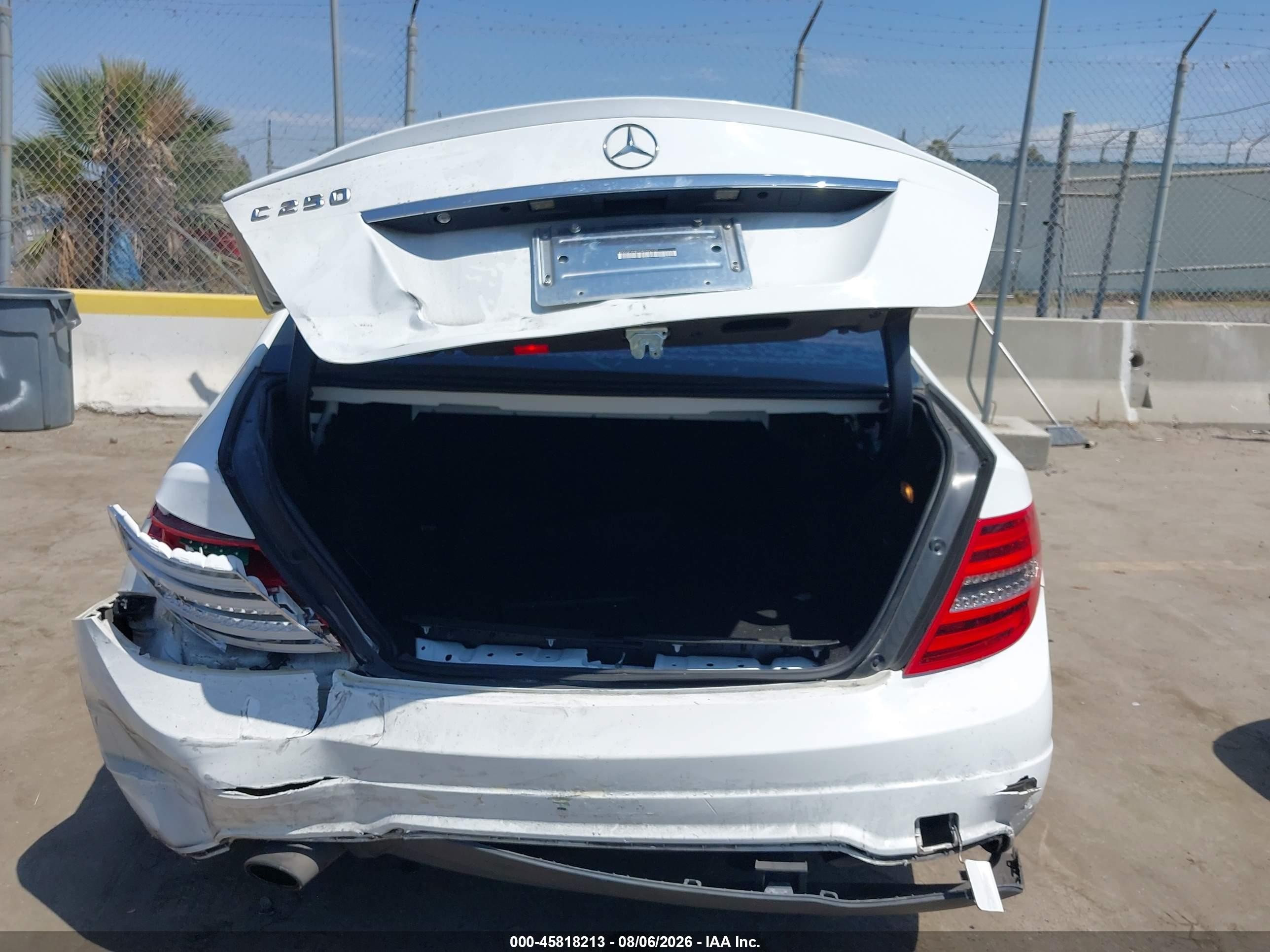 2013 Mercedes-benz C 250 Sport White vin: WDDGF4HB7DR255777