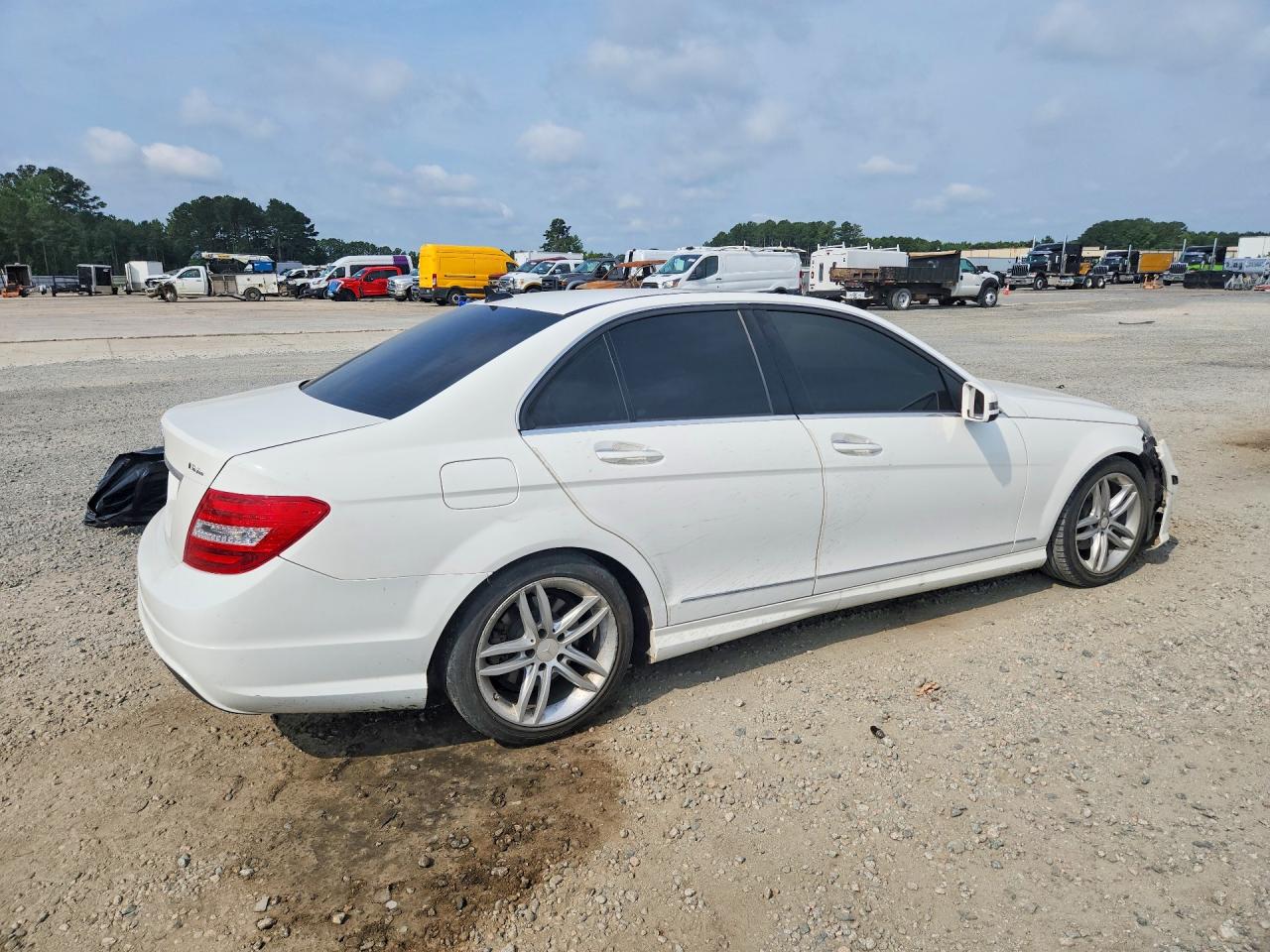 2013 Mercedes-benz C 250 White vin: WDDGF4HB7DR269677