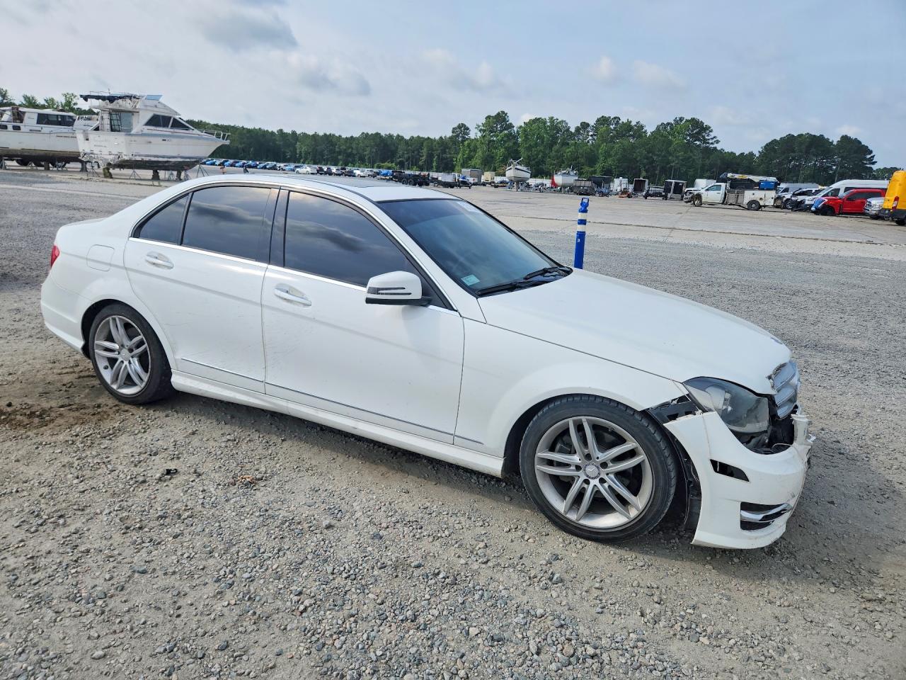 2013 Mercedes-benz C 250 White vin: WDDGF4HB7DR269677
