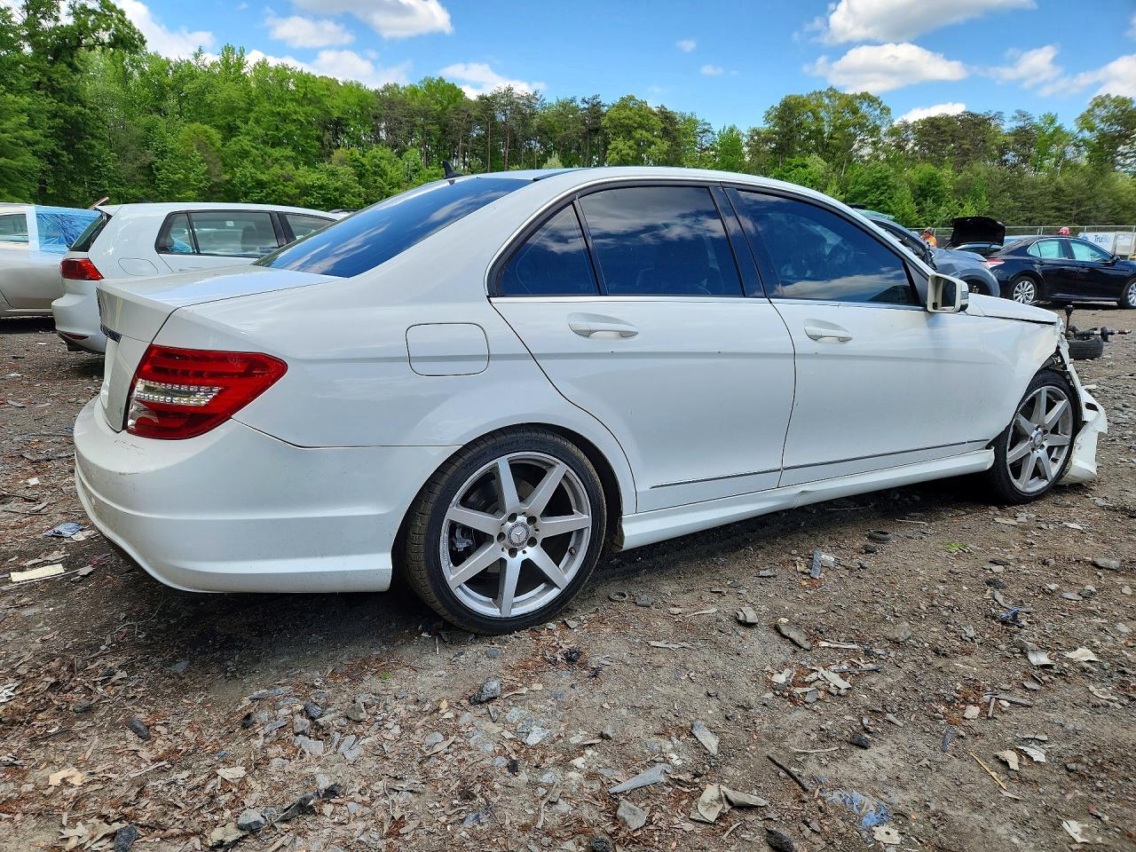 2013 Mercedes-benz C 250 White vin: WDDGF4HB7DR280825