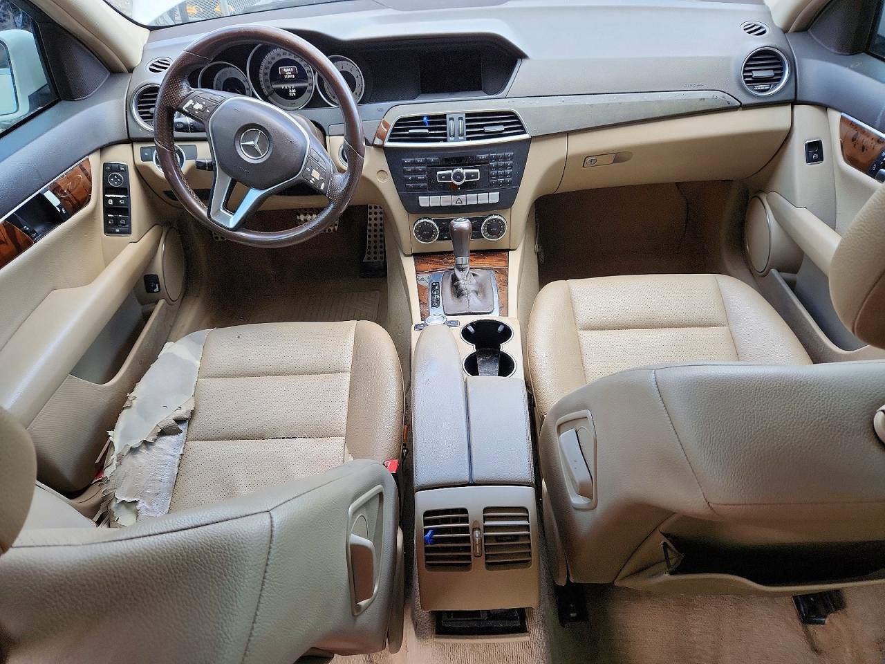 2013 Mercedes-benz C 250 White vin: WDDGF4HB7DR280825