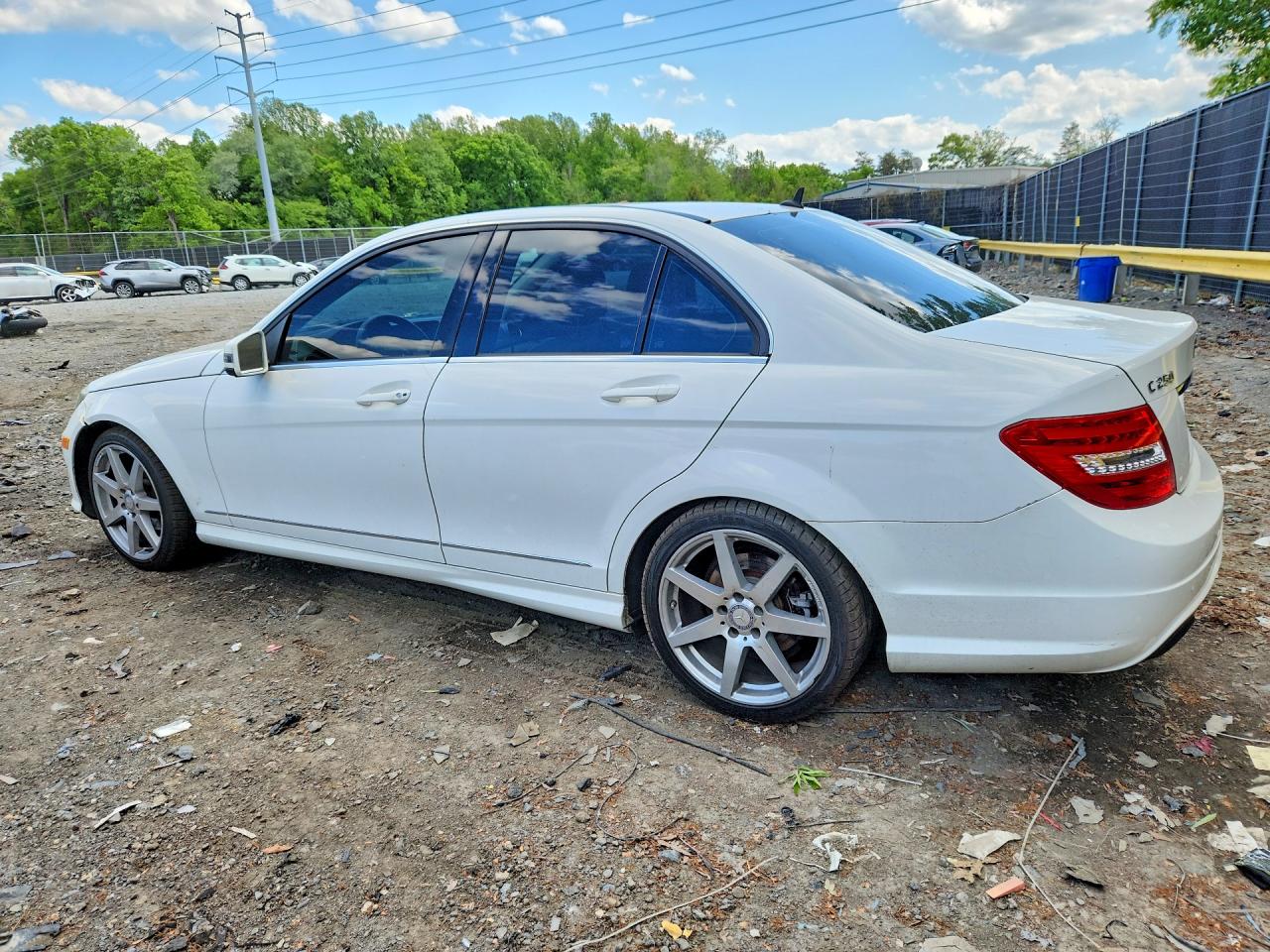 2013 Mercedes-benz C 250 White vin: WDDGF4HB7DR280825