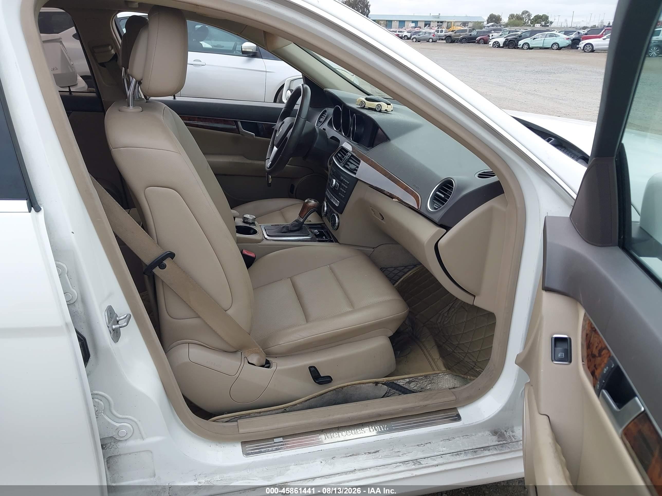 2014 Mercedes-benz C 250 Sport White vin: WDDGF4HB7EA914229
