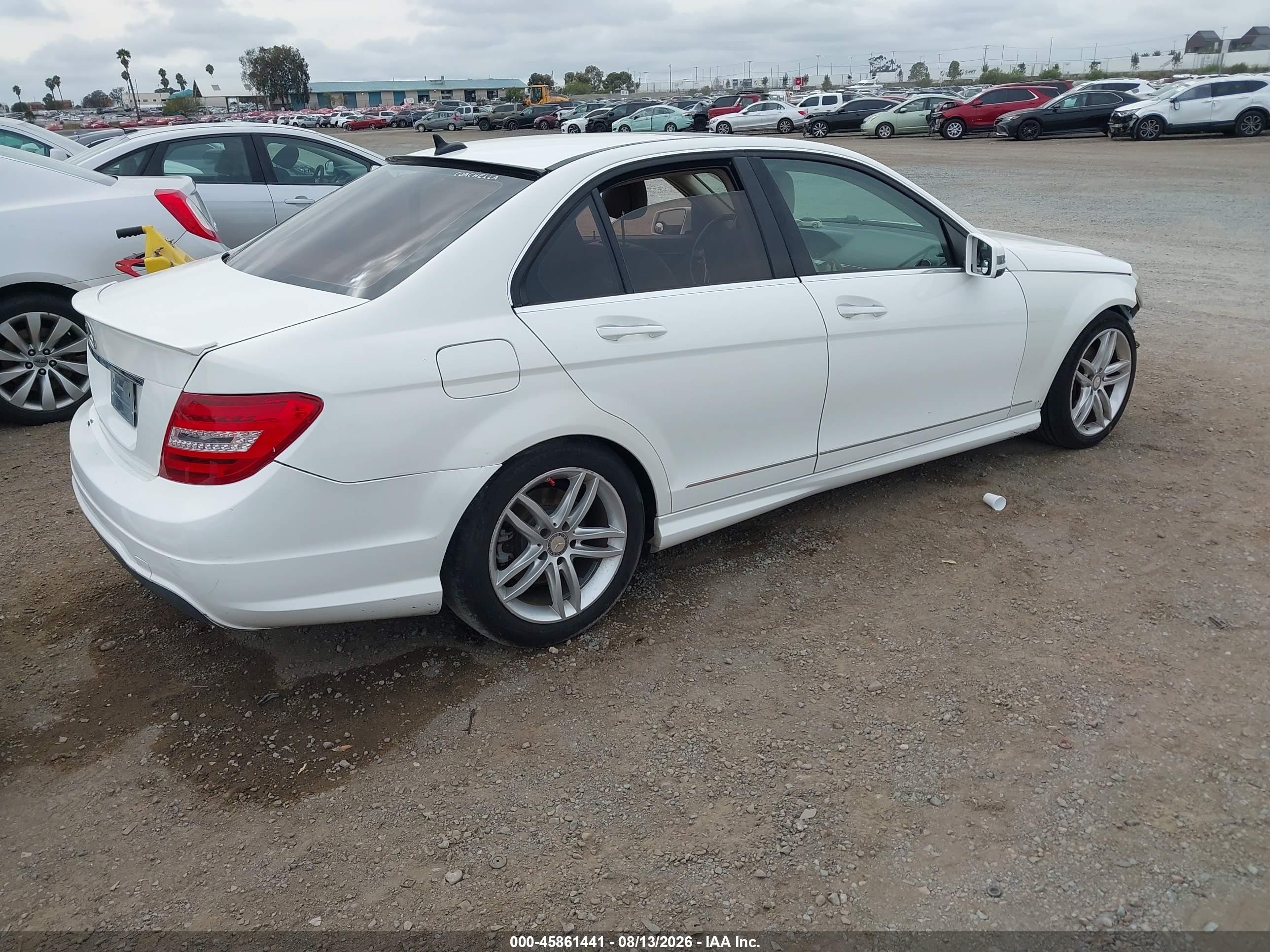 2014 Mercedes-benz C 250 Sport White vin: WDDGF4HB7EA914229