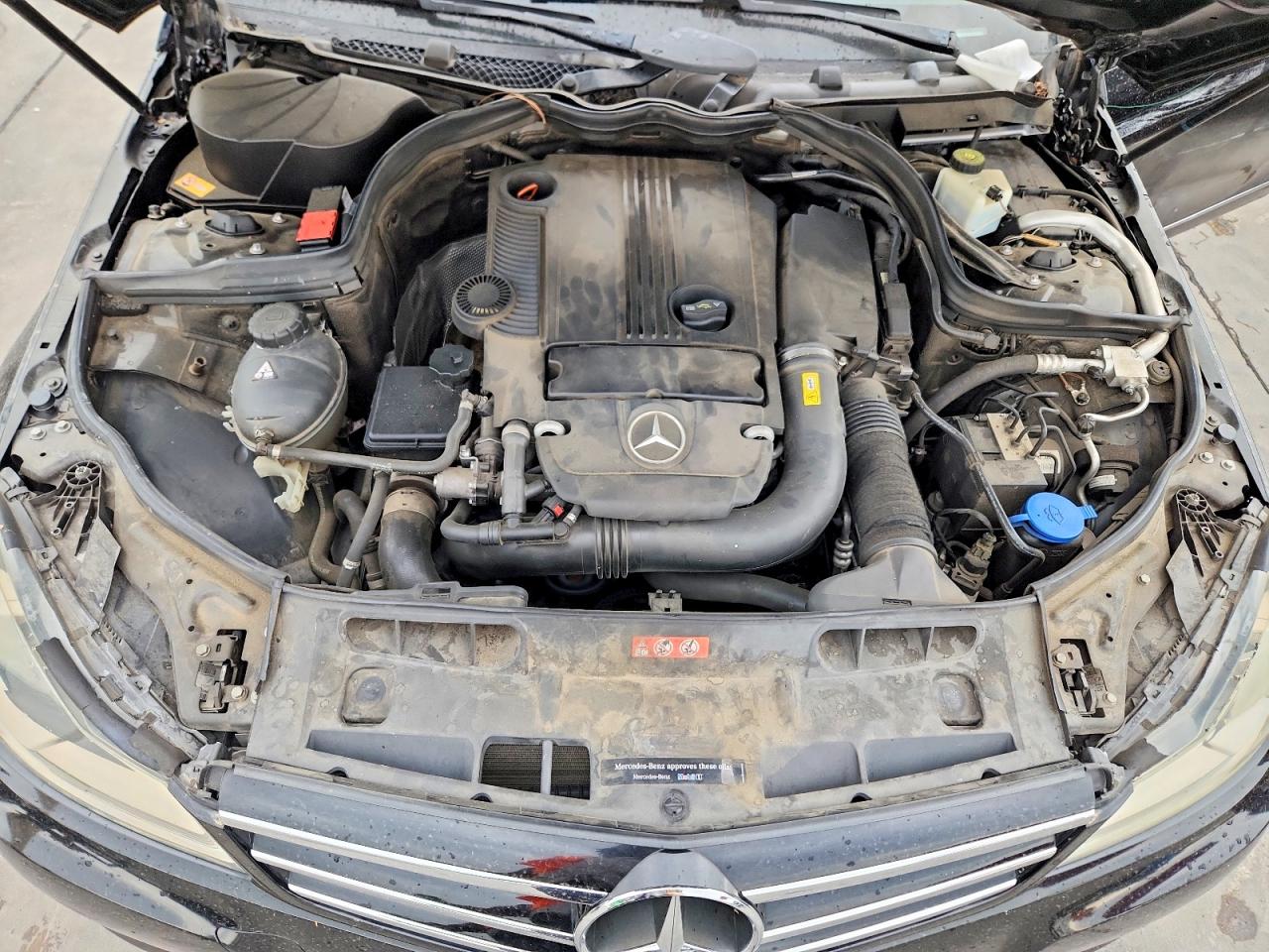 2014 Mercedes-benz C 250 Черный vin: WDDGF4HB7EA927983